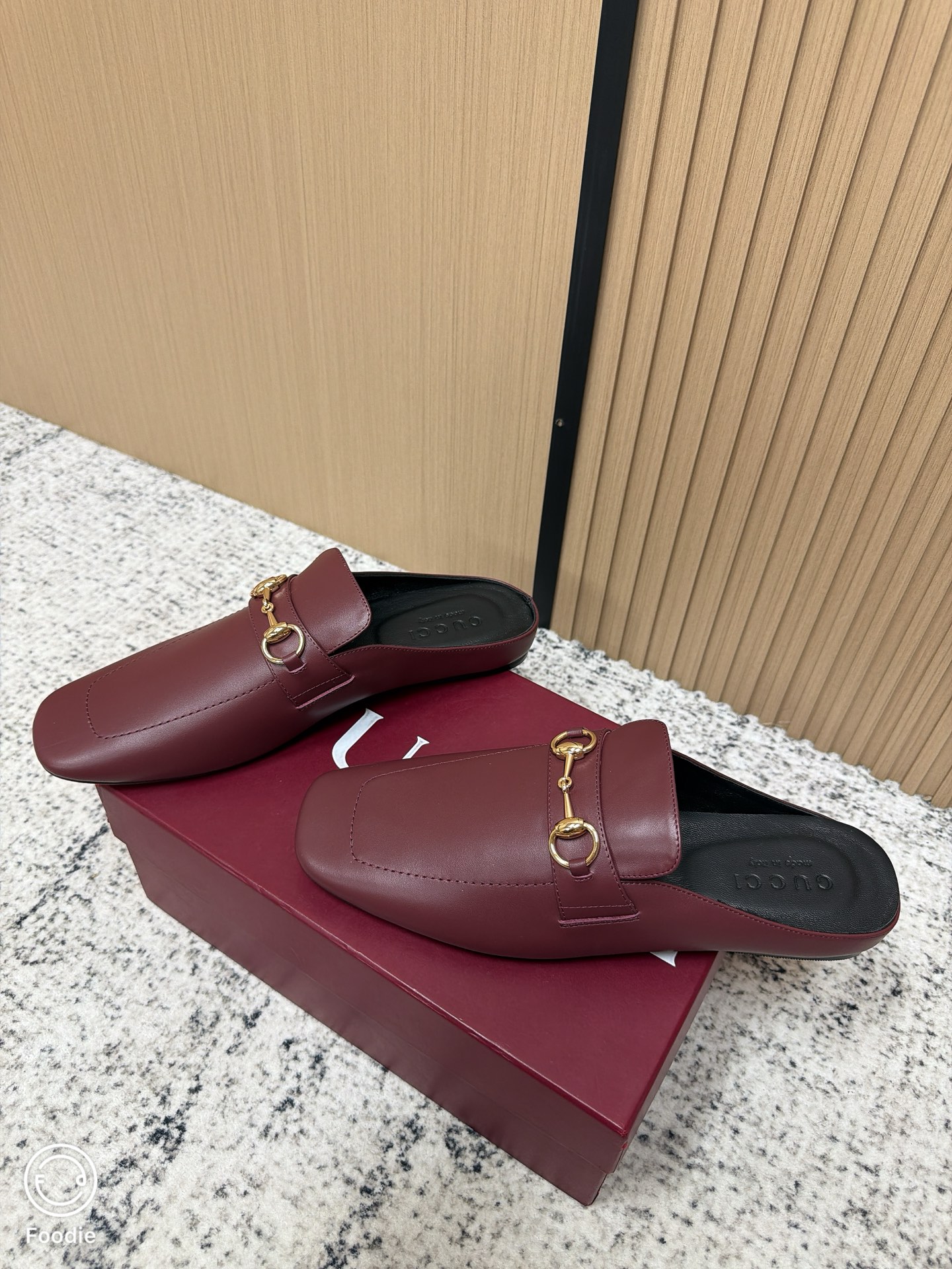 Gucci Jordann Unisex Leather Mules in Bordeaux