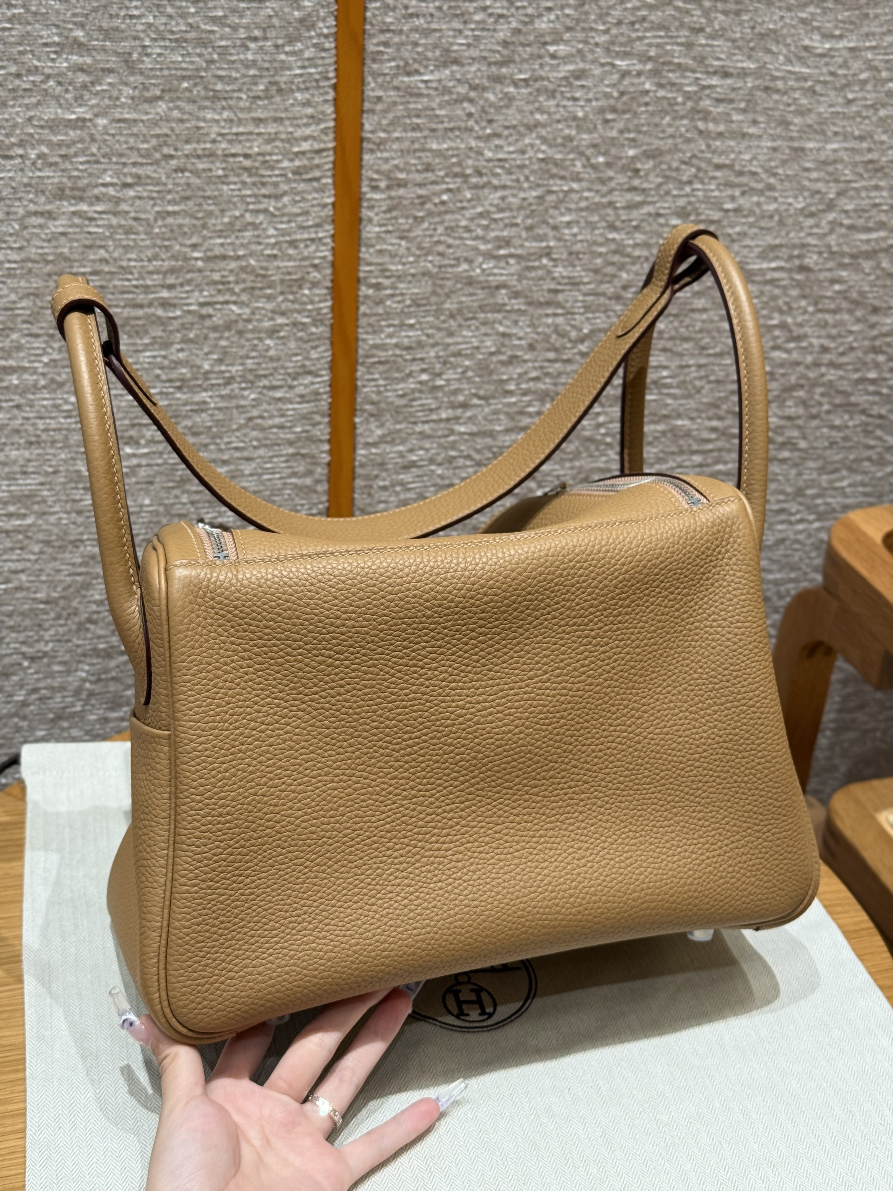 Hermes Biscuit Clemence Lindy 26