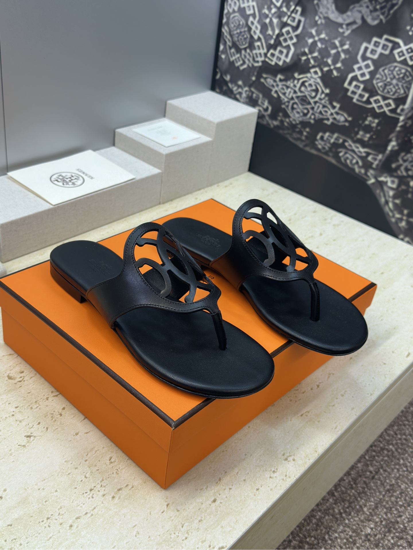 Hermes Mage leather Flip-Flops in Black