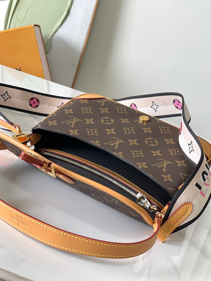 Louis Vuitton LV presbyopic cross-body handbag