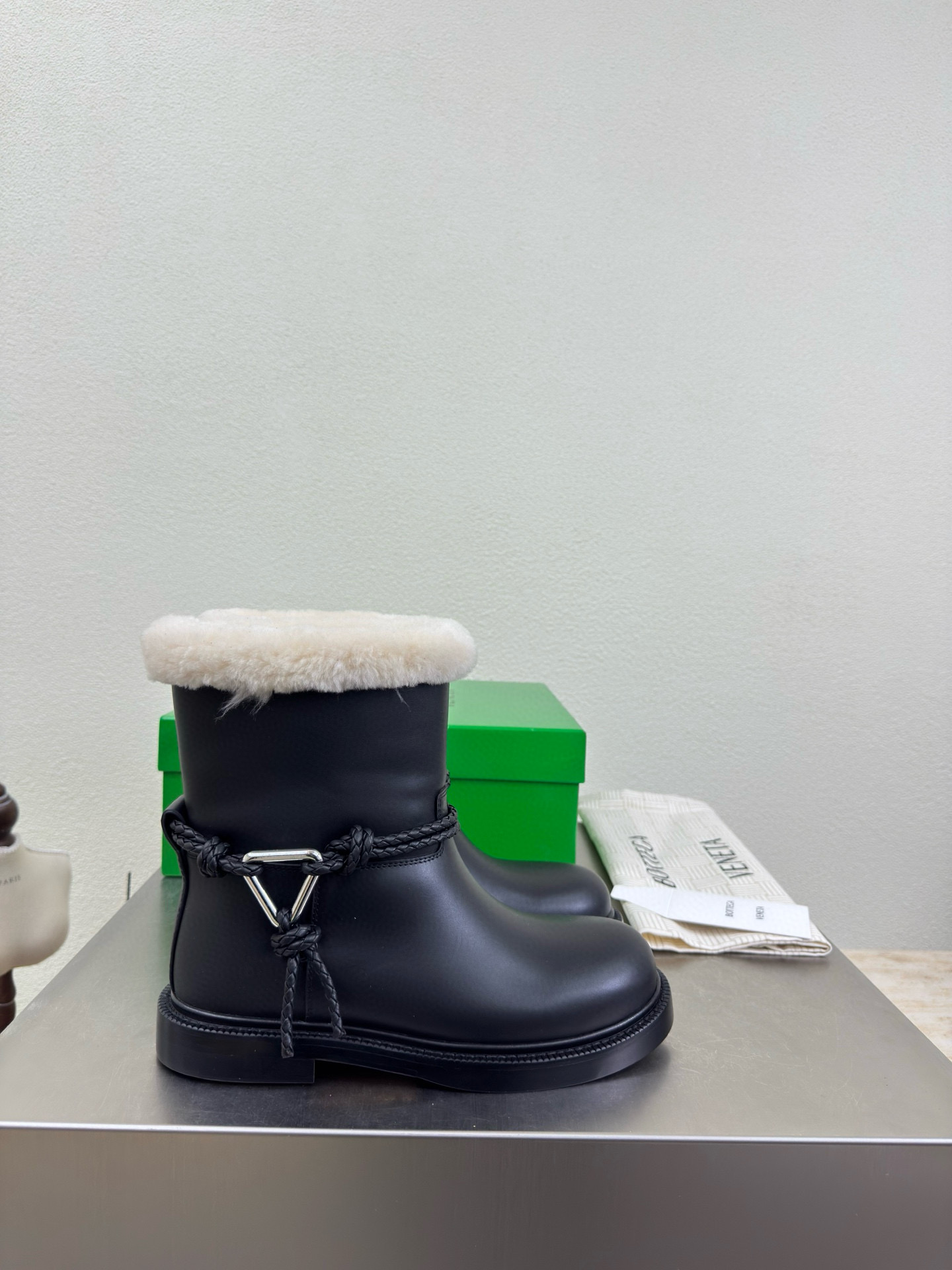 Bottega James Ankle Boot Black leather White Shirling