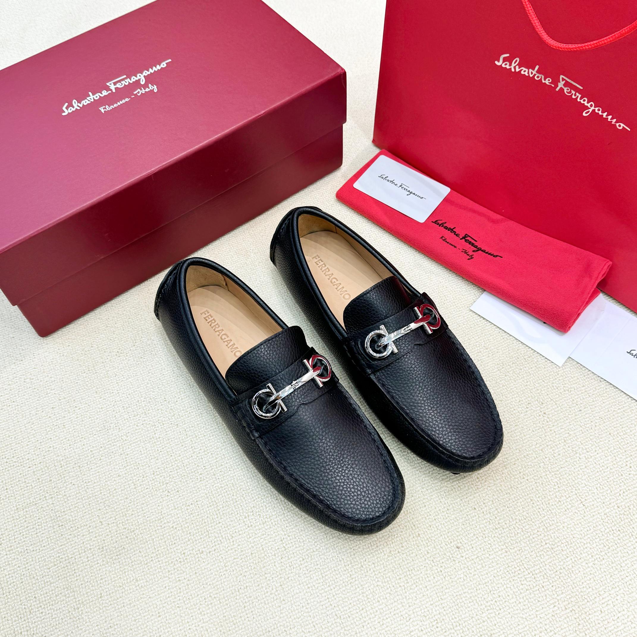 Ferragamo Men's leather driving Loafer