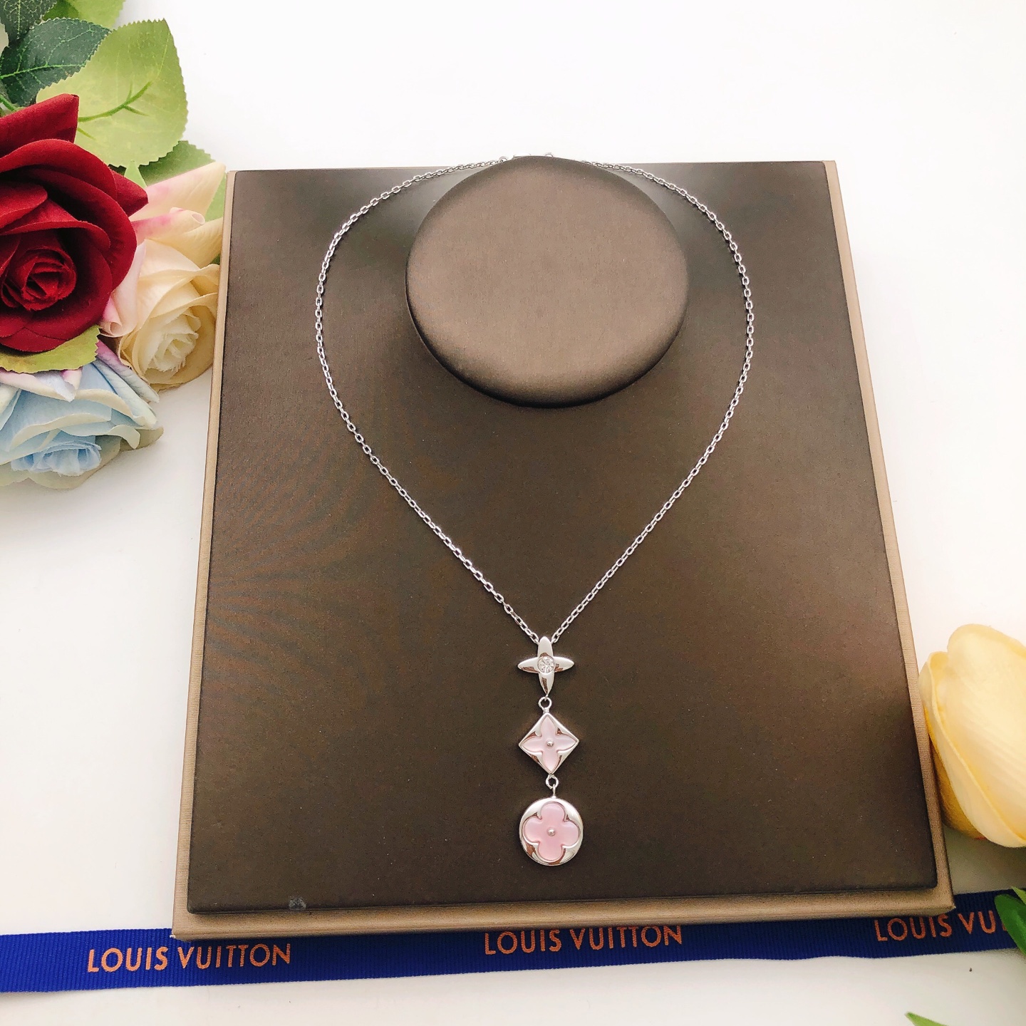 LV Women's fashion Necklace