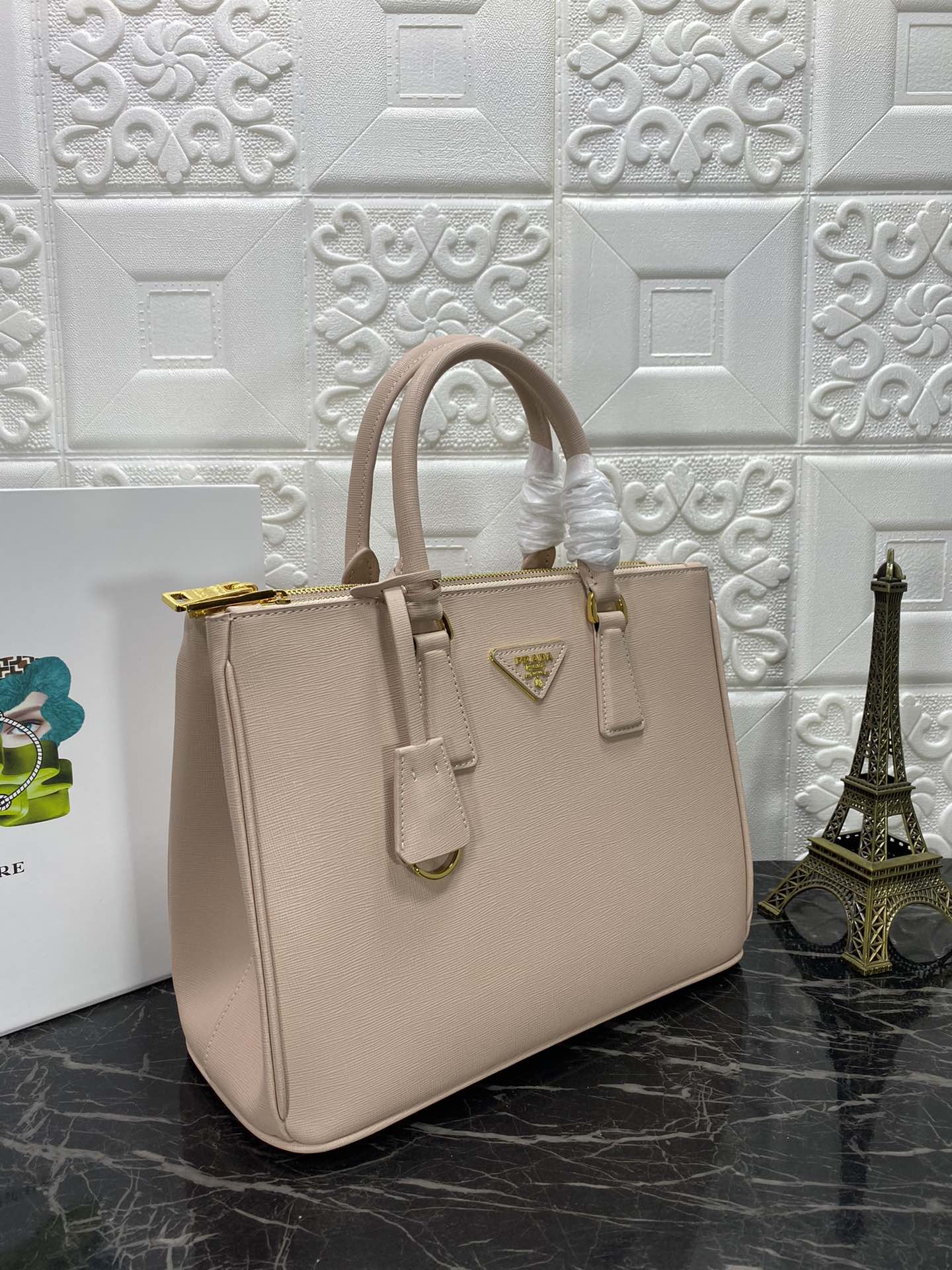 Prada GALLERIA 32 BAG IN BEIGE SAFFIANO LEATHER
