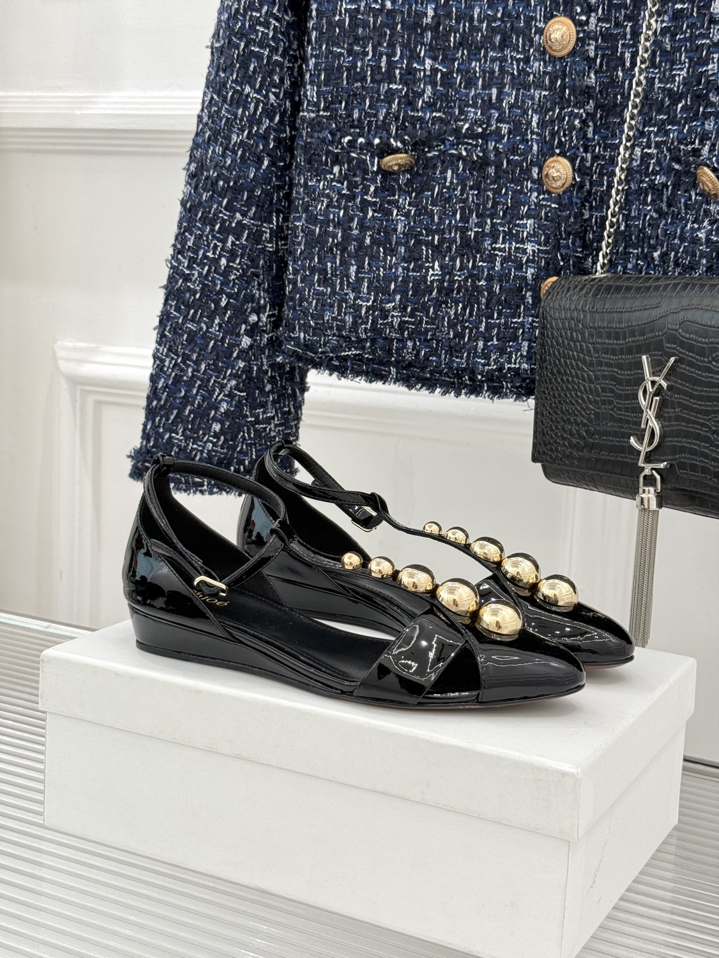 Chloe Shiny Leather Flat Sandal