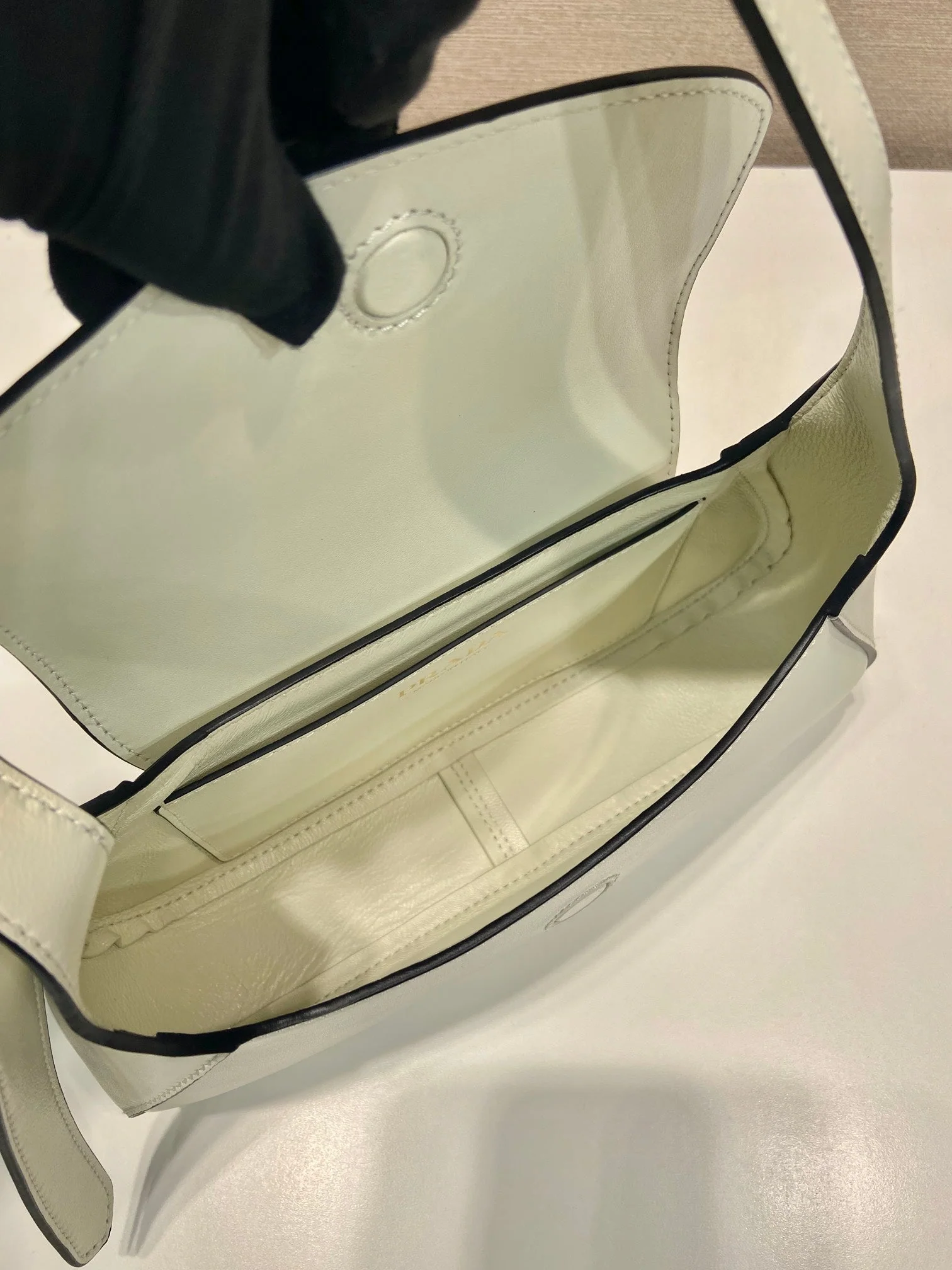 Prada FLAP BAG 25 IN WHITE SMOOTH CALFSKIN TRIANGLE LOGO