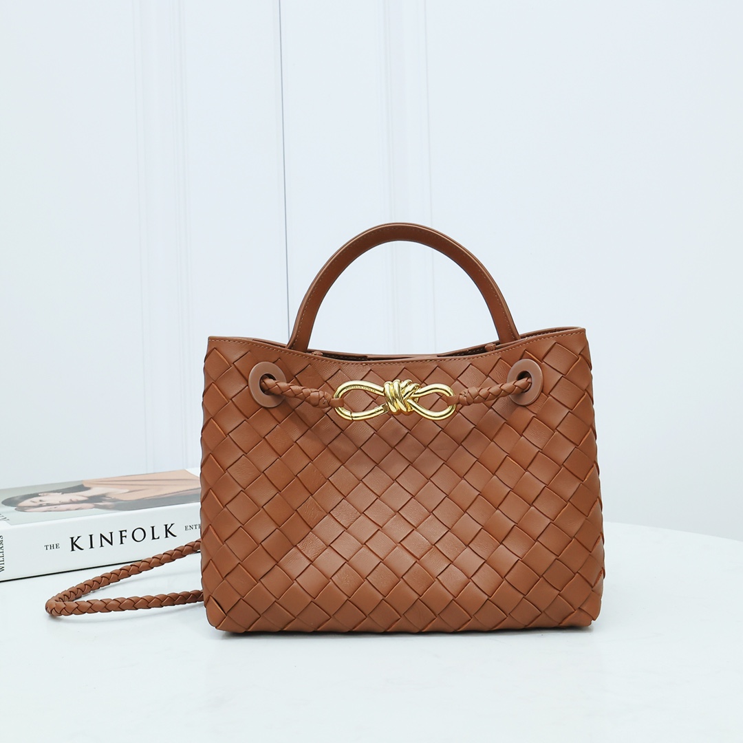 Bottega Amber Small Andiamo Top handle bag