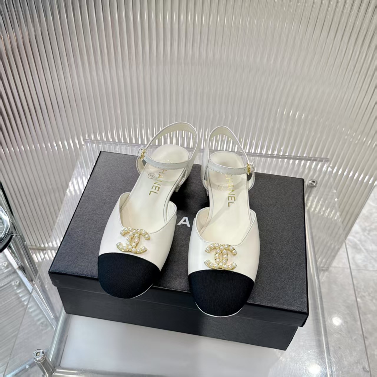 Chanel White Two-Tone Square Toe Leather Pearl Buckle Mary Janes Flats - KAIROO