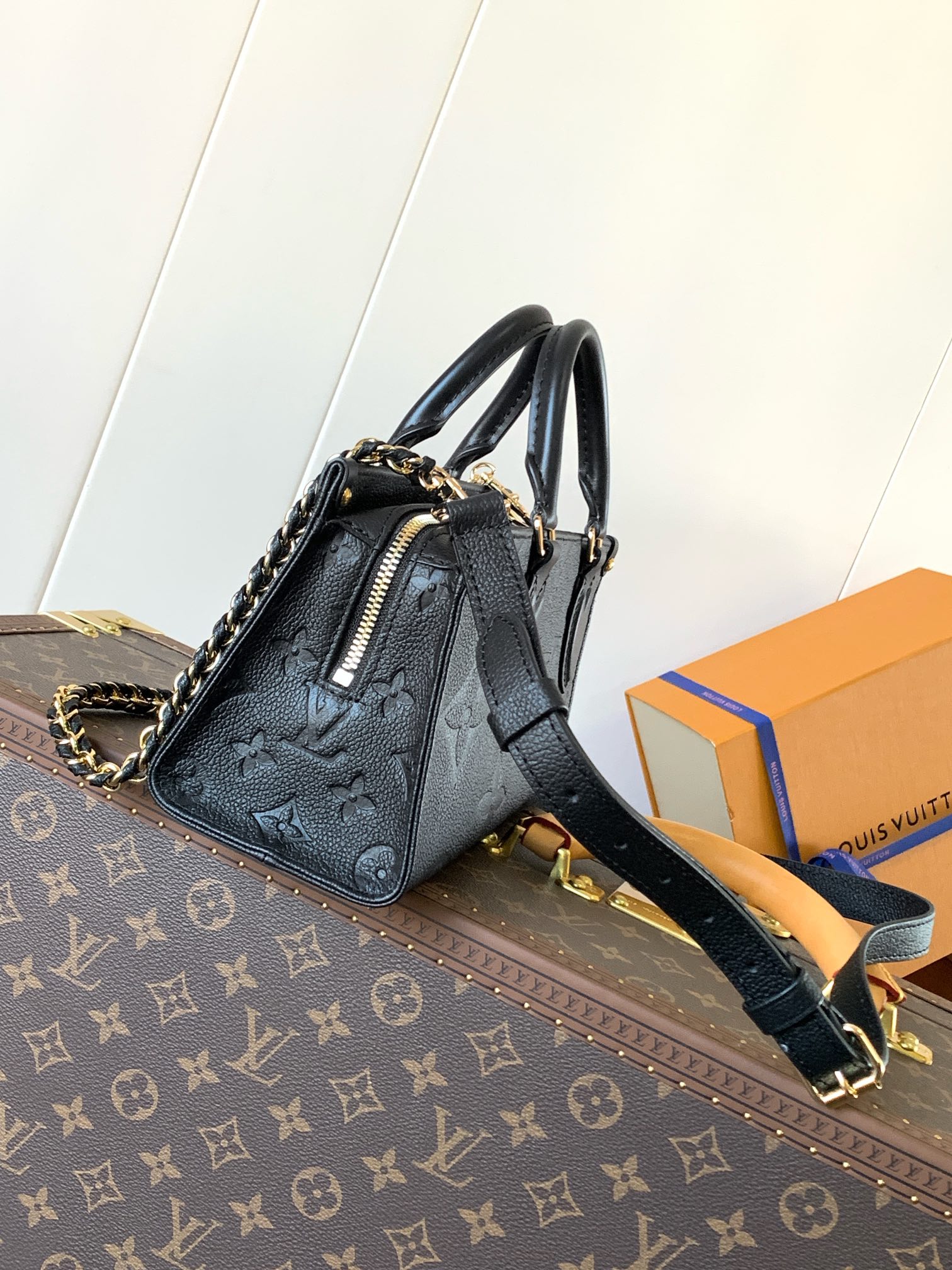 M23640 OnTheGo East West Bag in Black Monogram Empreinte leather