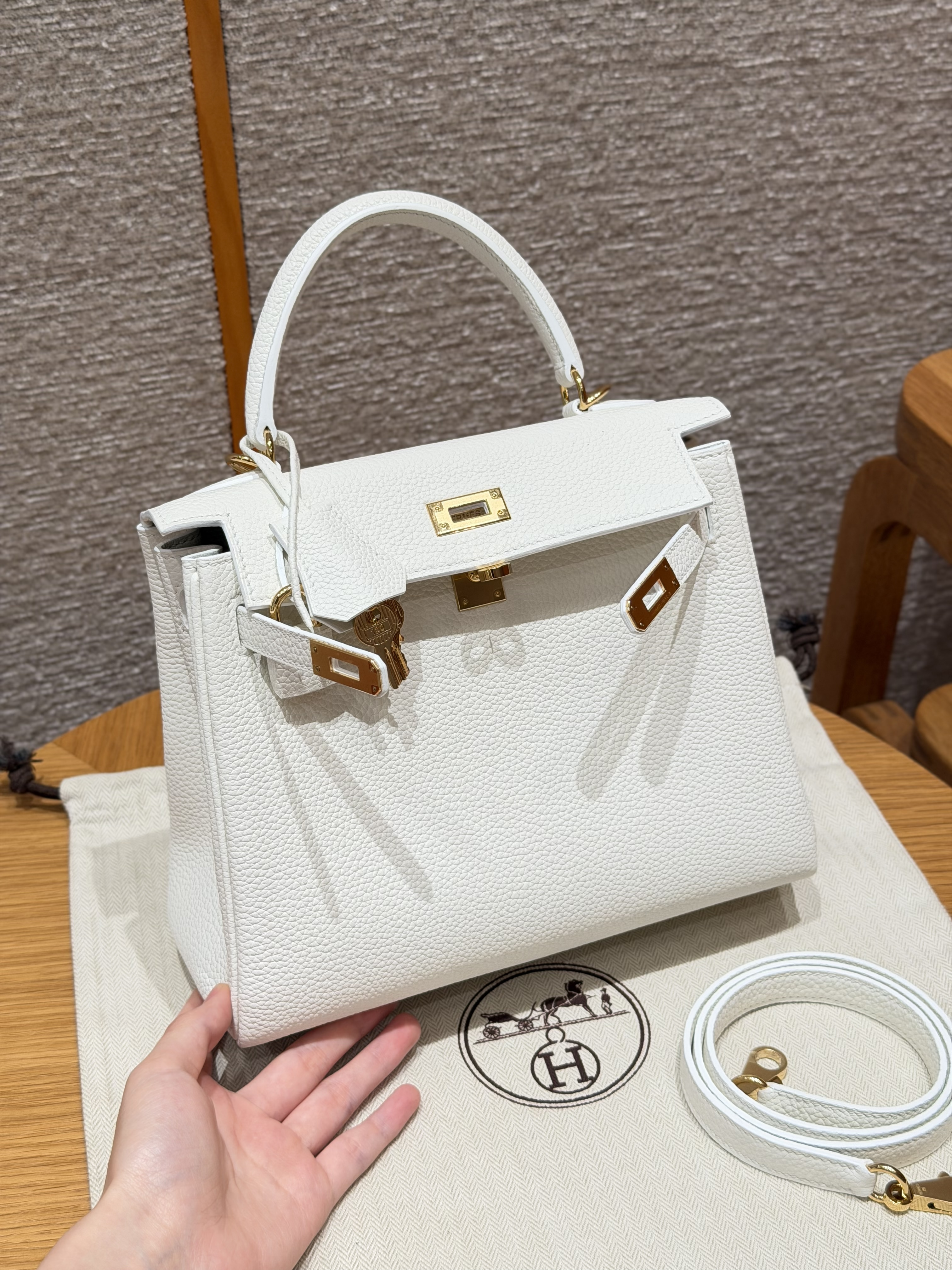 Hermes Blanc Togo Kelly 25