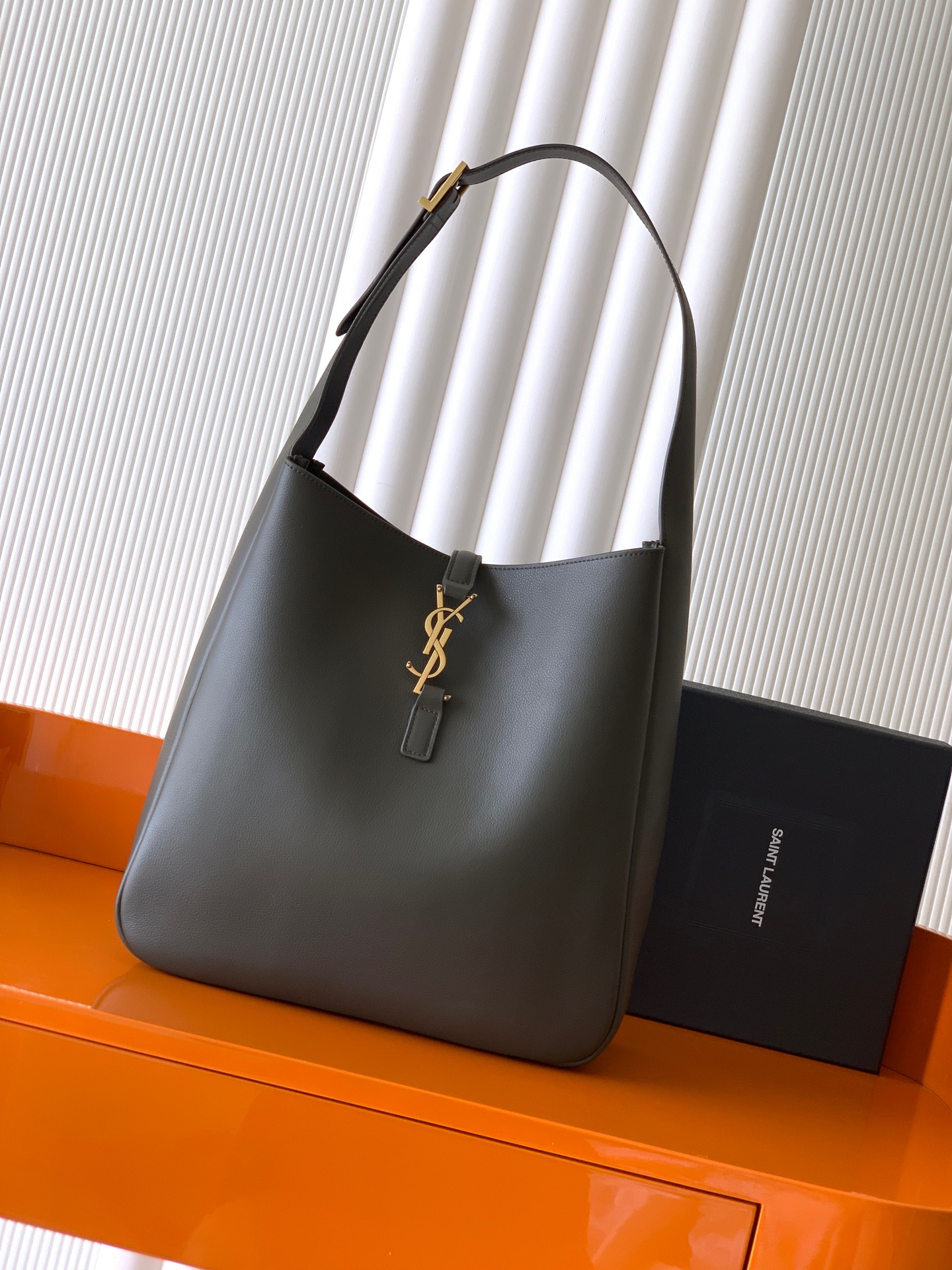 Saint Laurent Light Musk calfskin LE 5 À 7 Large Bag