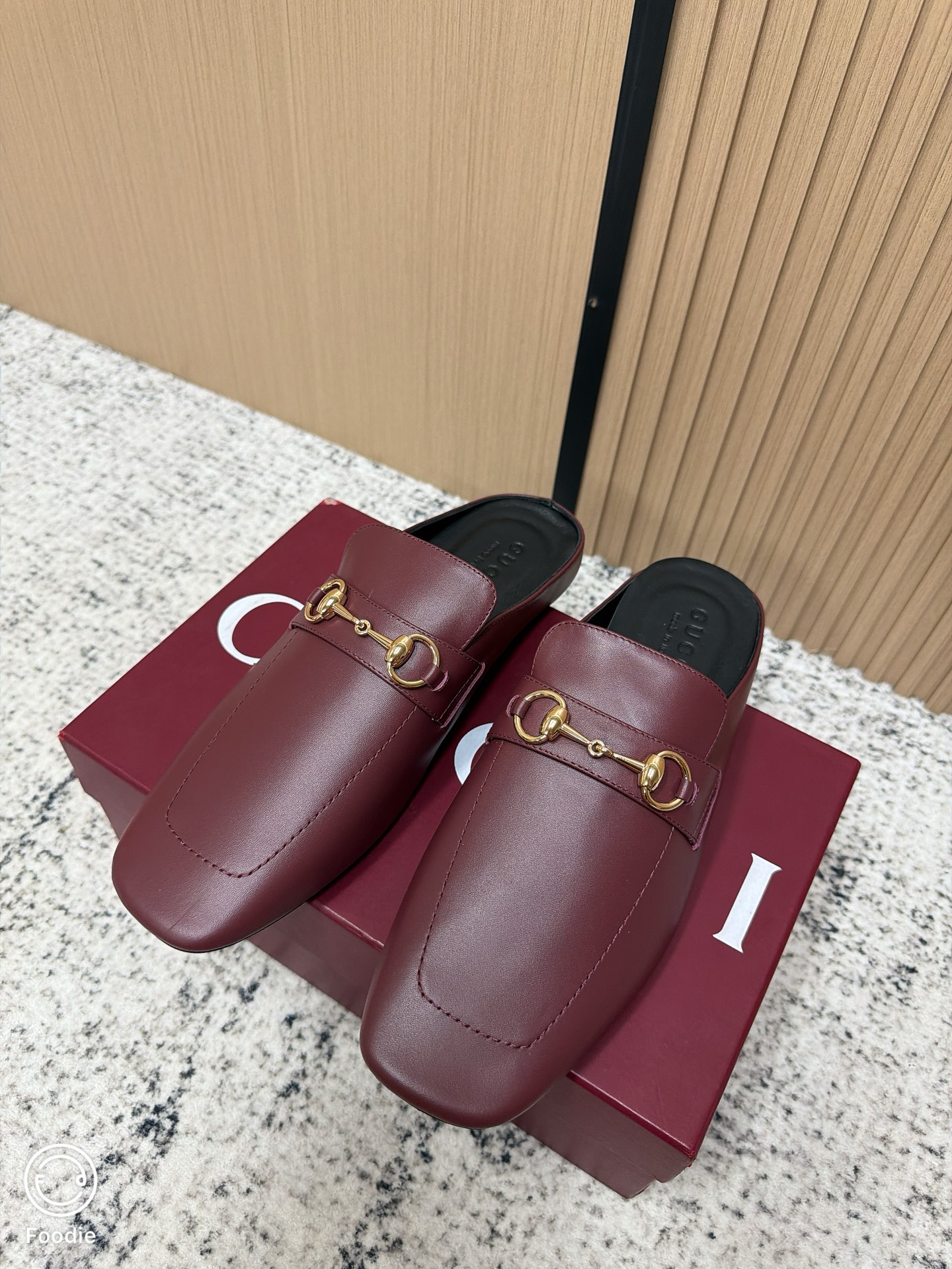 Gucci Jordann Unisex Leather Mules in Bordeaux