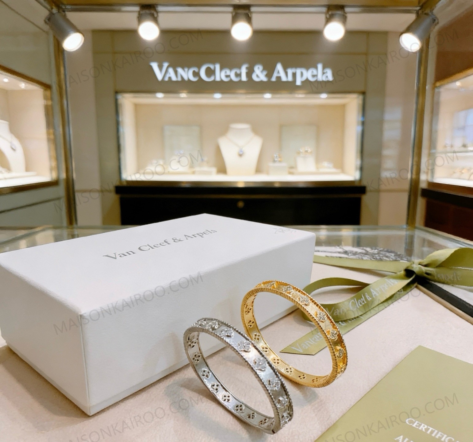 Van Cleef & Arpels Perlée Clovers Bracelet - KAIROO
