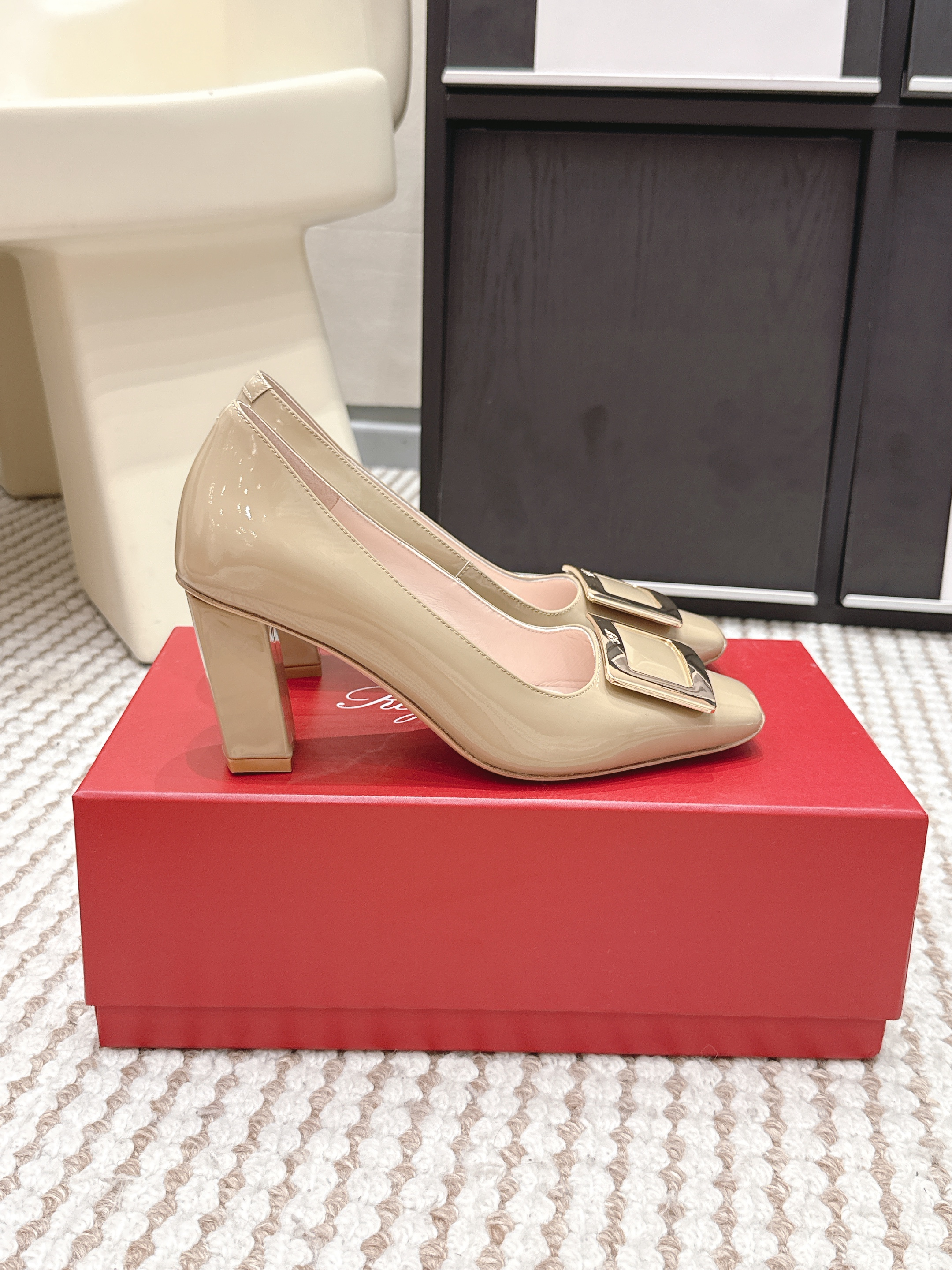 Roger Vivier Shiny leather Pumps