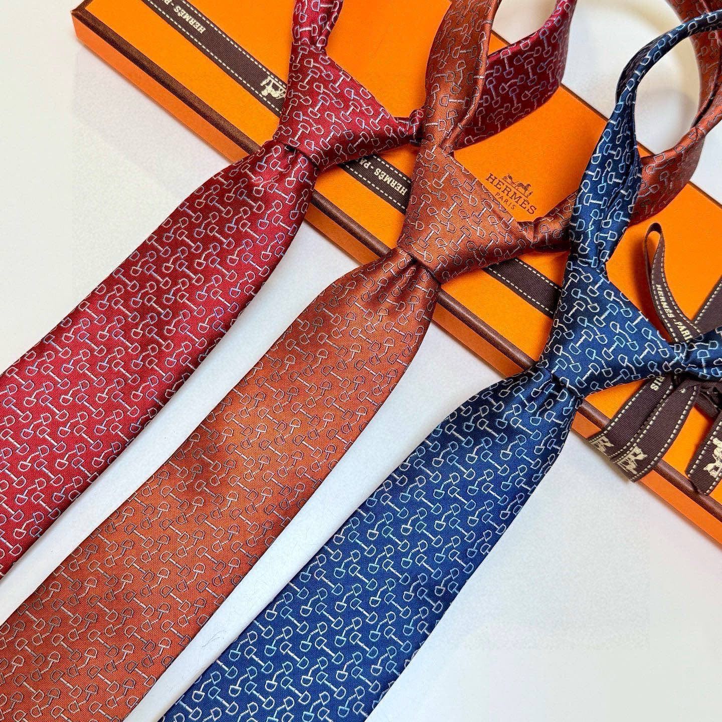Hermès Classic Horsebit Silk Tie - The Ultimate Choice for Quality - KAIROO