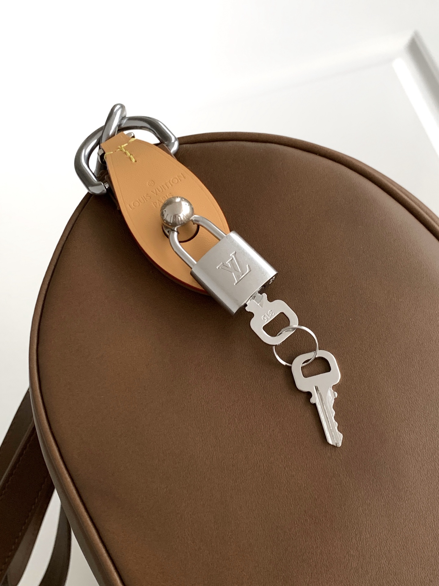 Louis Vuitton Needle handbag M28000 brown