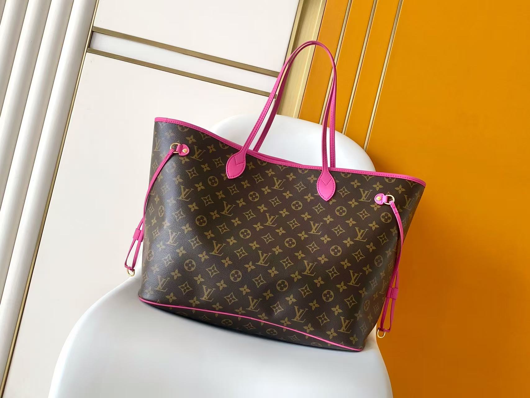 Louis Vuitton new Neverfull classic handbag