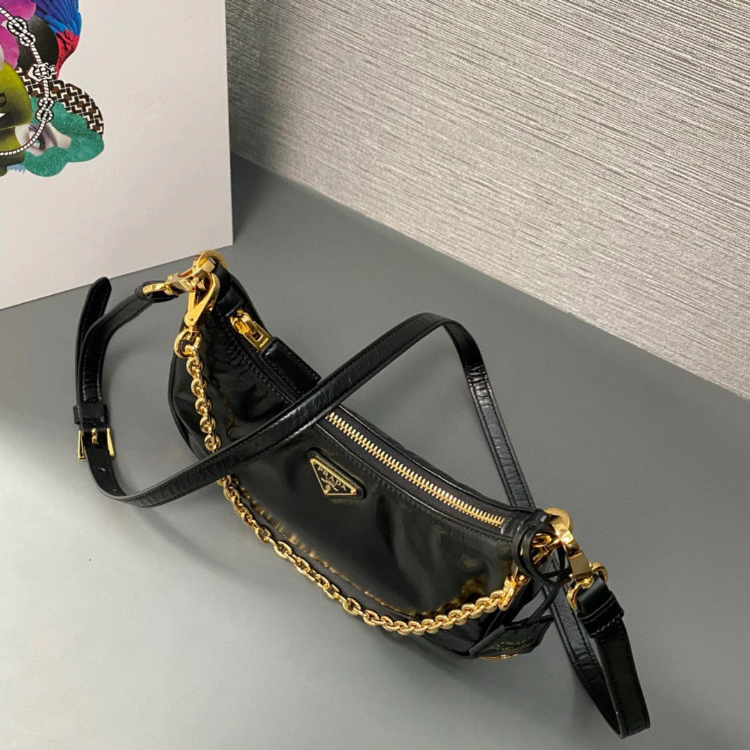 Prada hobo bag 22cm re-edition 2005 black calfskin