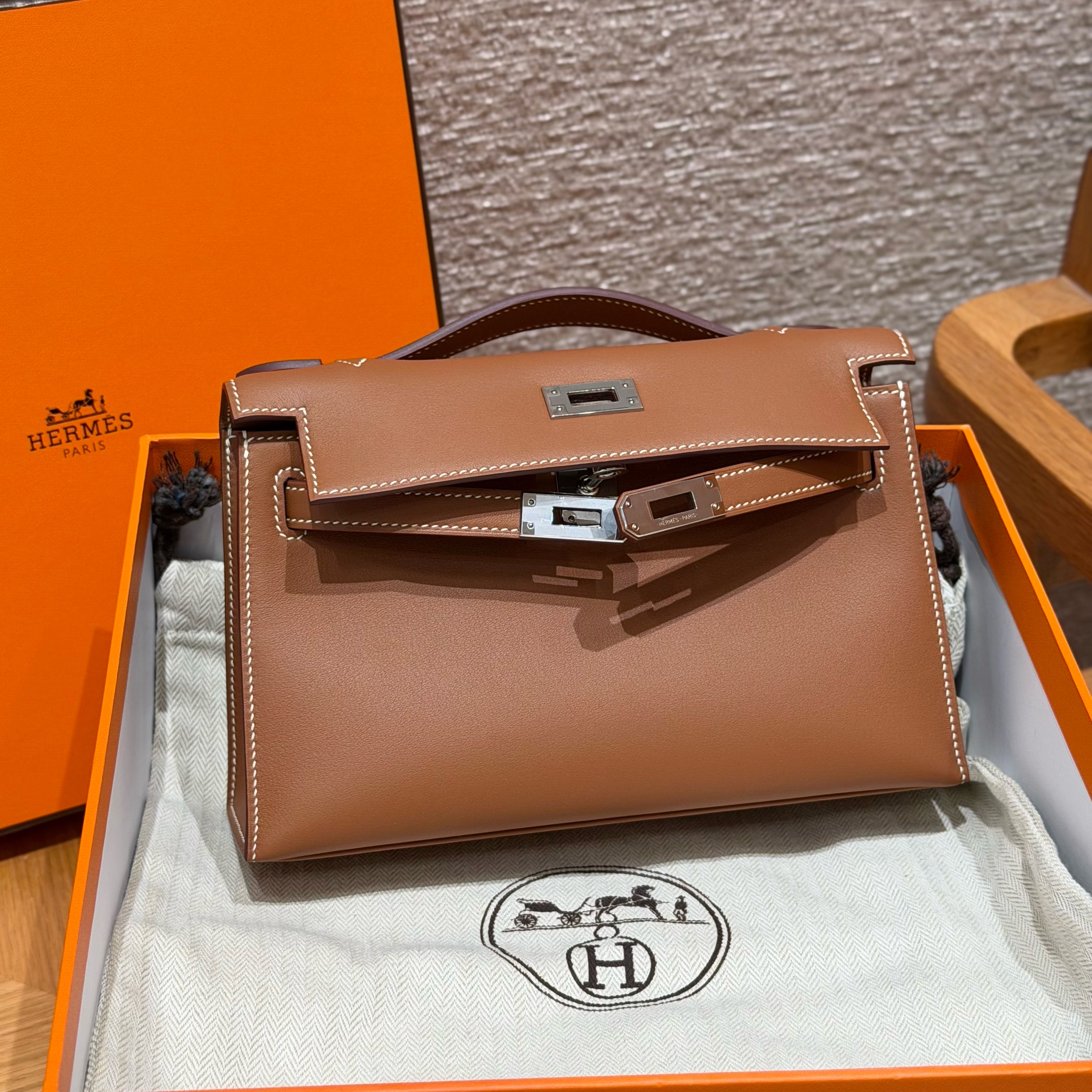 Hermes Gold Swift Kelly Pochette
