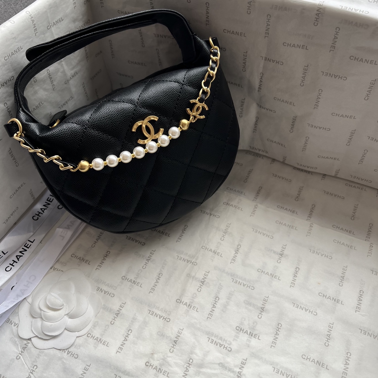 CHANEL Pearl series handbag