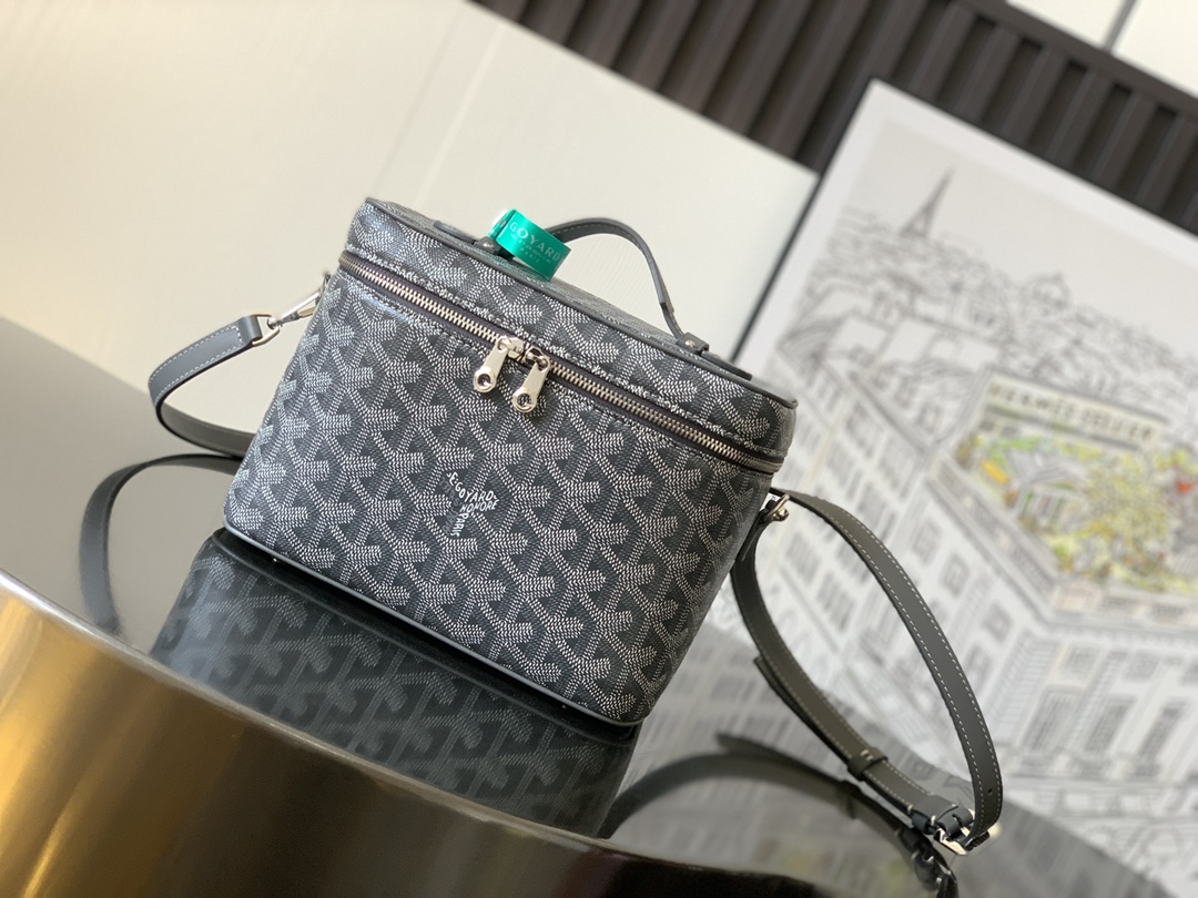 Goyard Muse Vanity Case in Grey