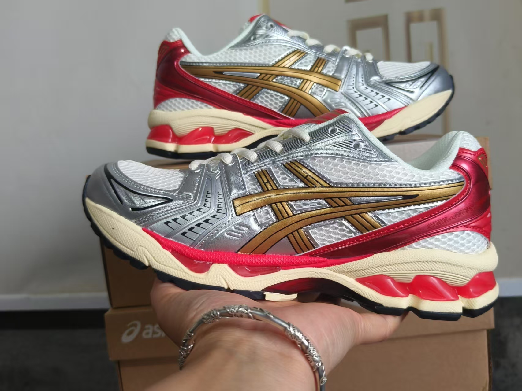 ASICS 1203A692-100 US Men's Sizes6 to 11 in half sizes Silver Red Shoes tianlong