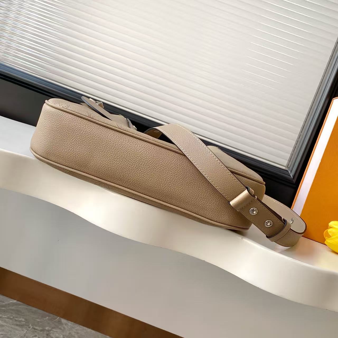 Louis Vuitton LV ALL AROUND