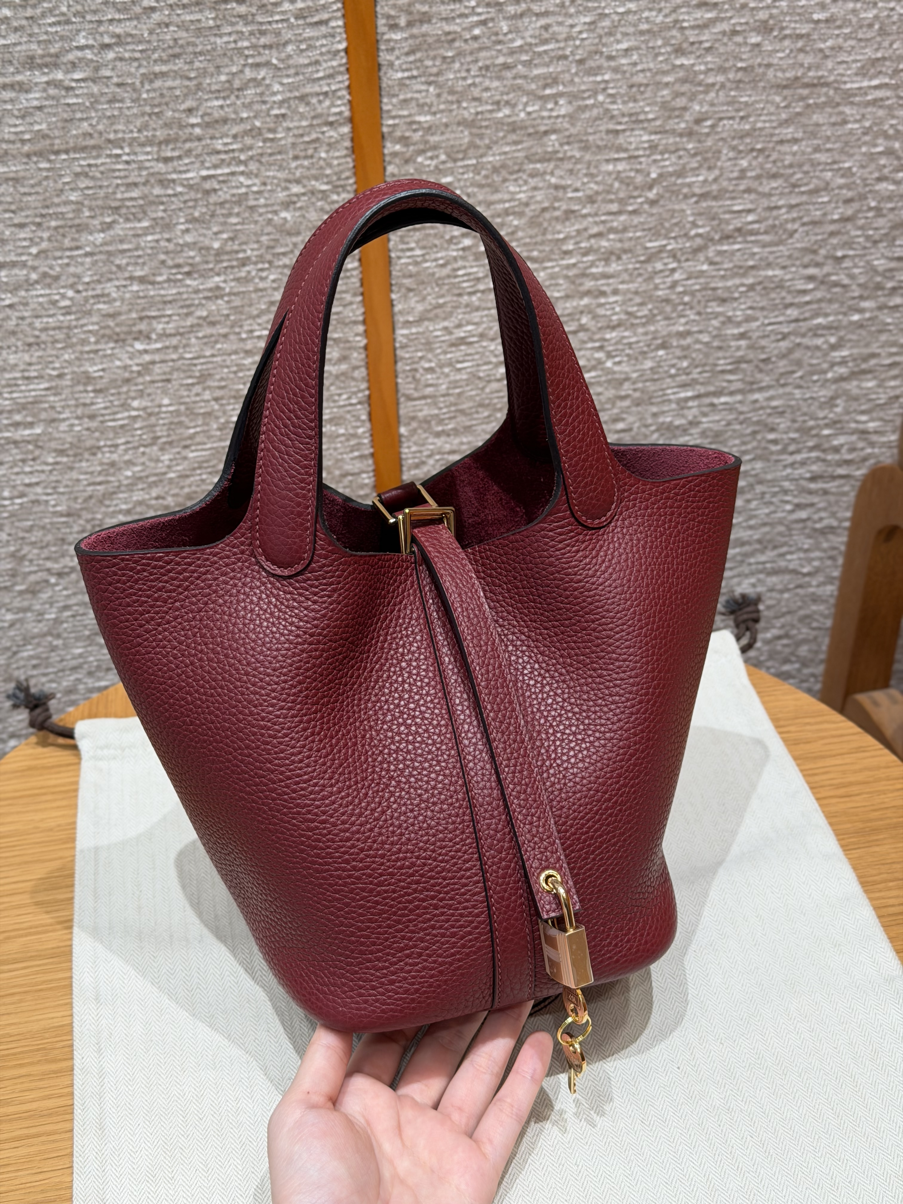 Hermes Bordeaux Clemence Picotin 18