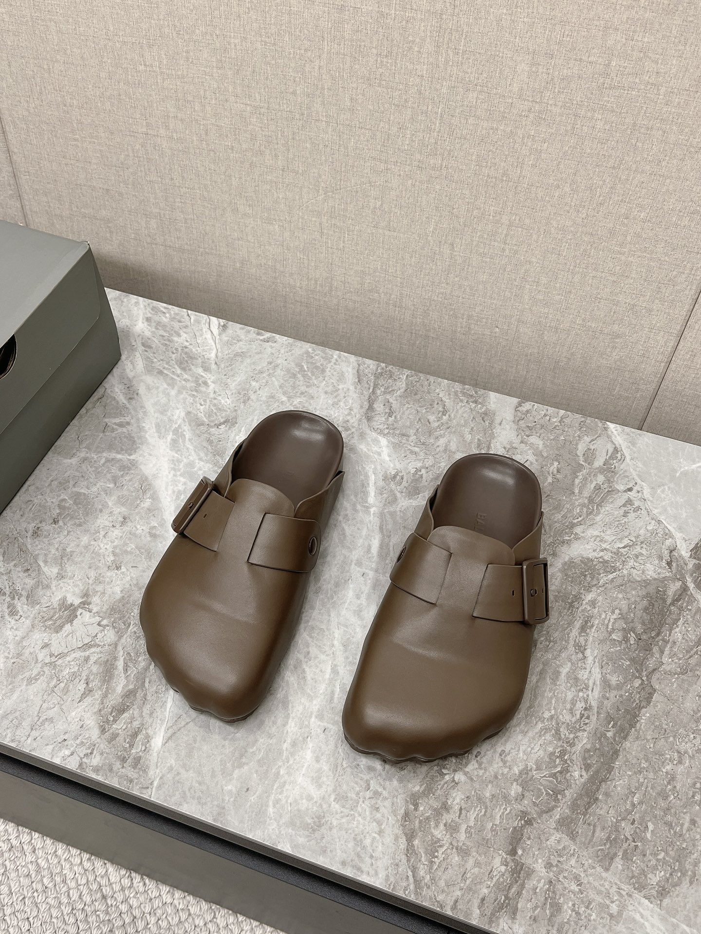 Balenciaga x Vibram Brown FiveFingers Tonal Buckle Leather Toe Mules Sandals - KAIROO