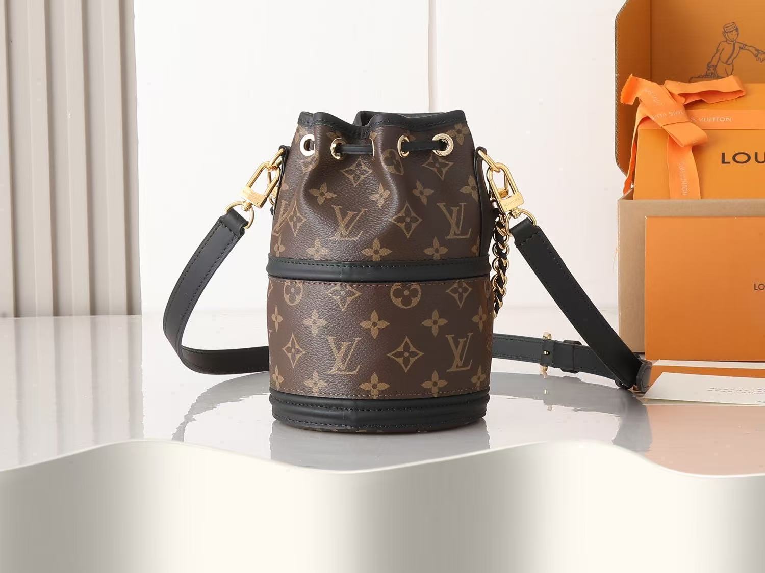 Louis Vuitton LV New Bucket Bag Chain Bag