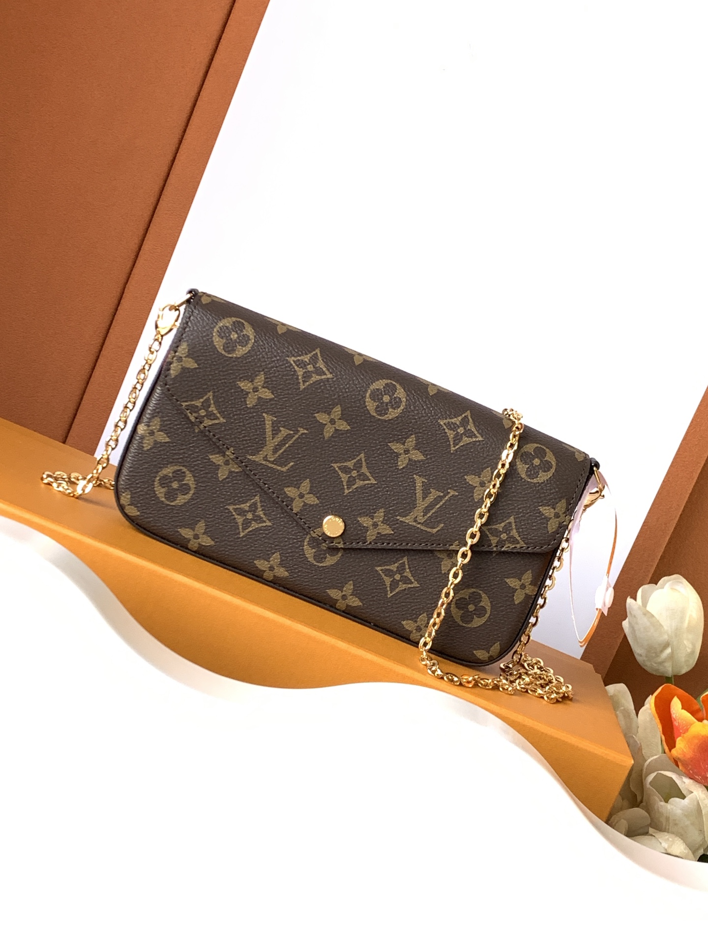 M81896 LV Pochette Felicie Flap Pouch