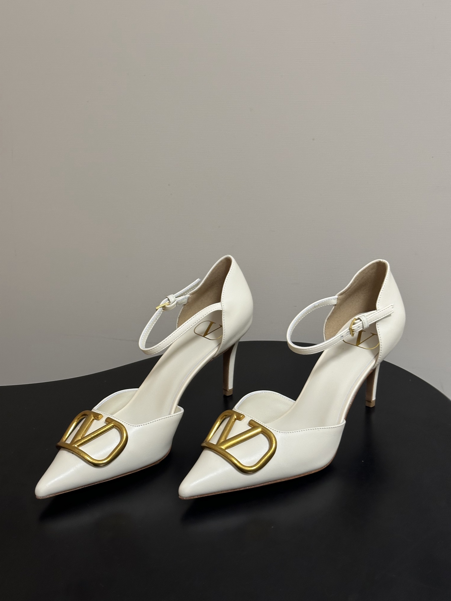 Valentino Vlogo Signature Pumps