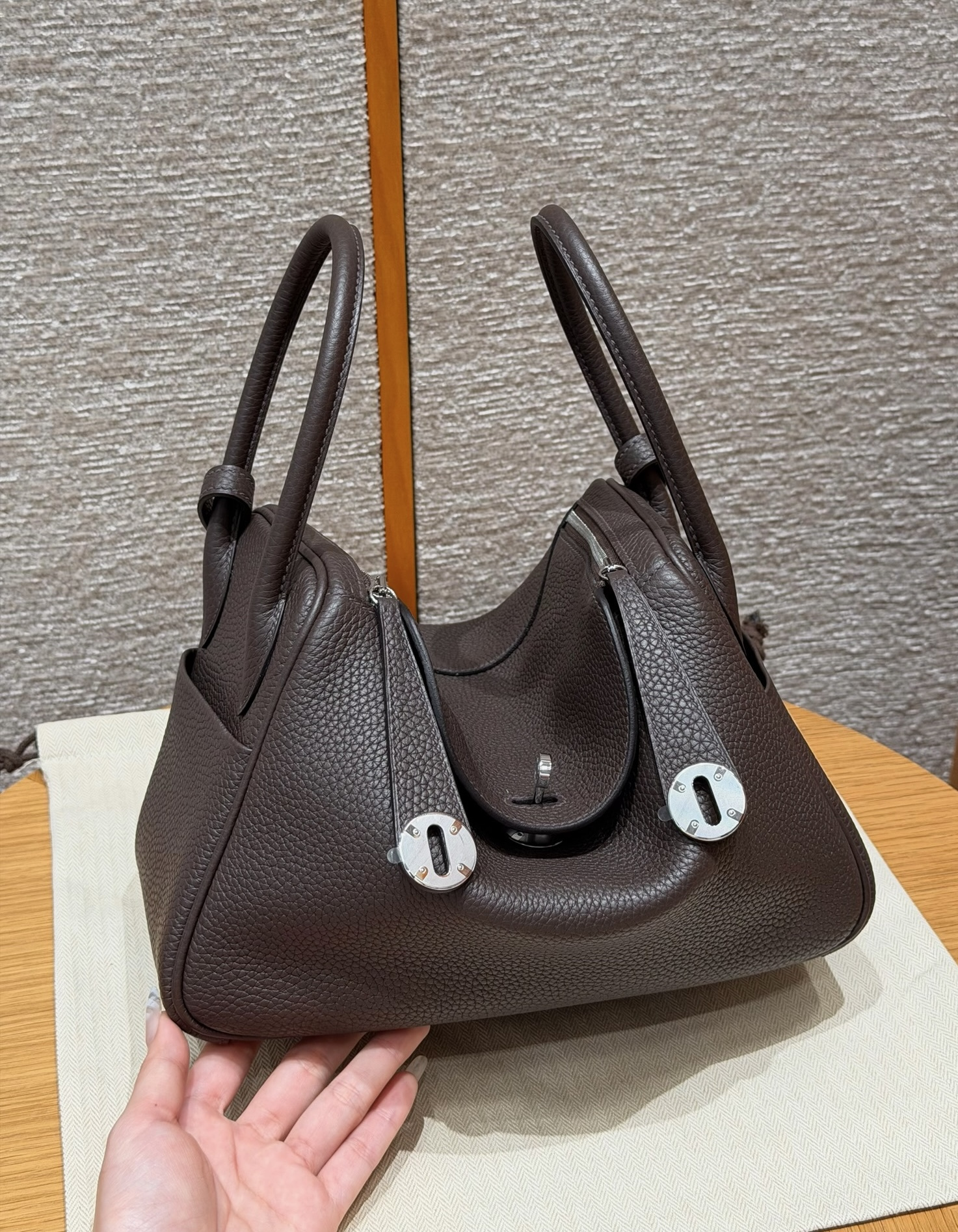 Hermes Ebene Clemence Lindy 26
