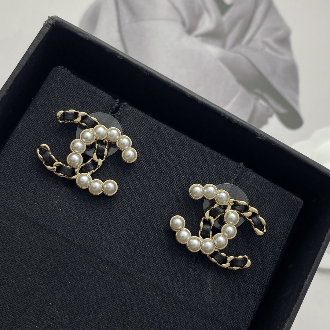 Chanel Fashion Earrings