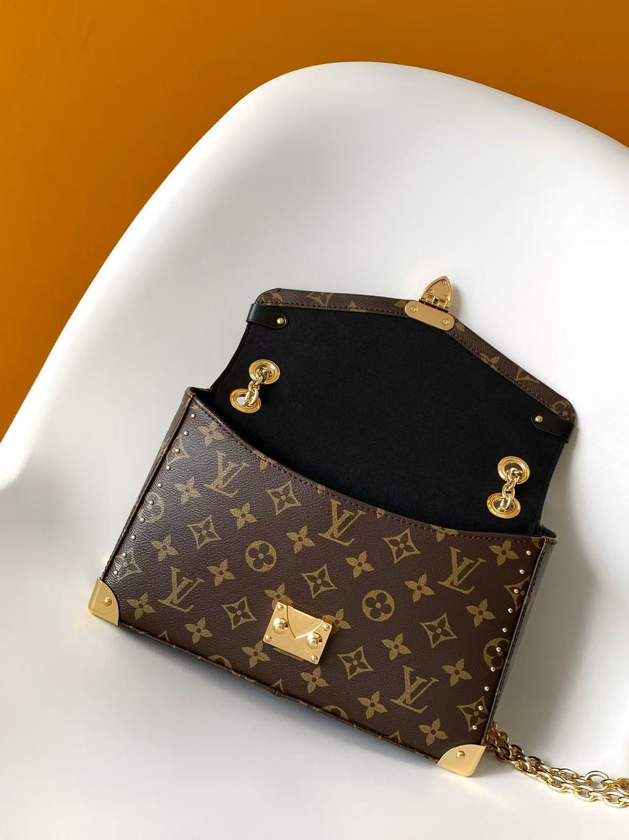 Louis Vuitton LV TRUNKIE EAST WEST