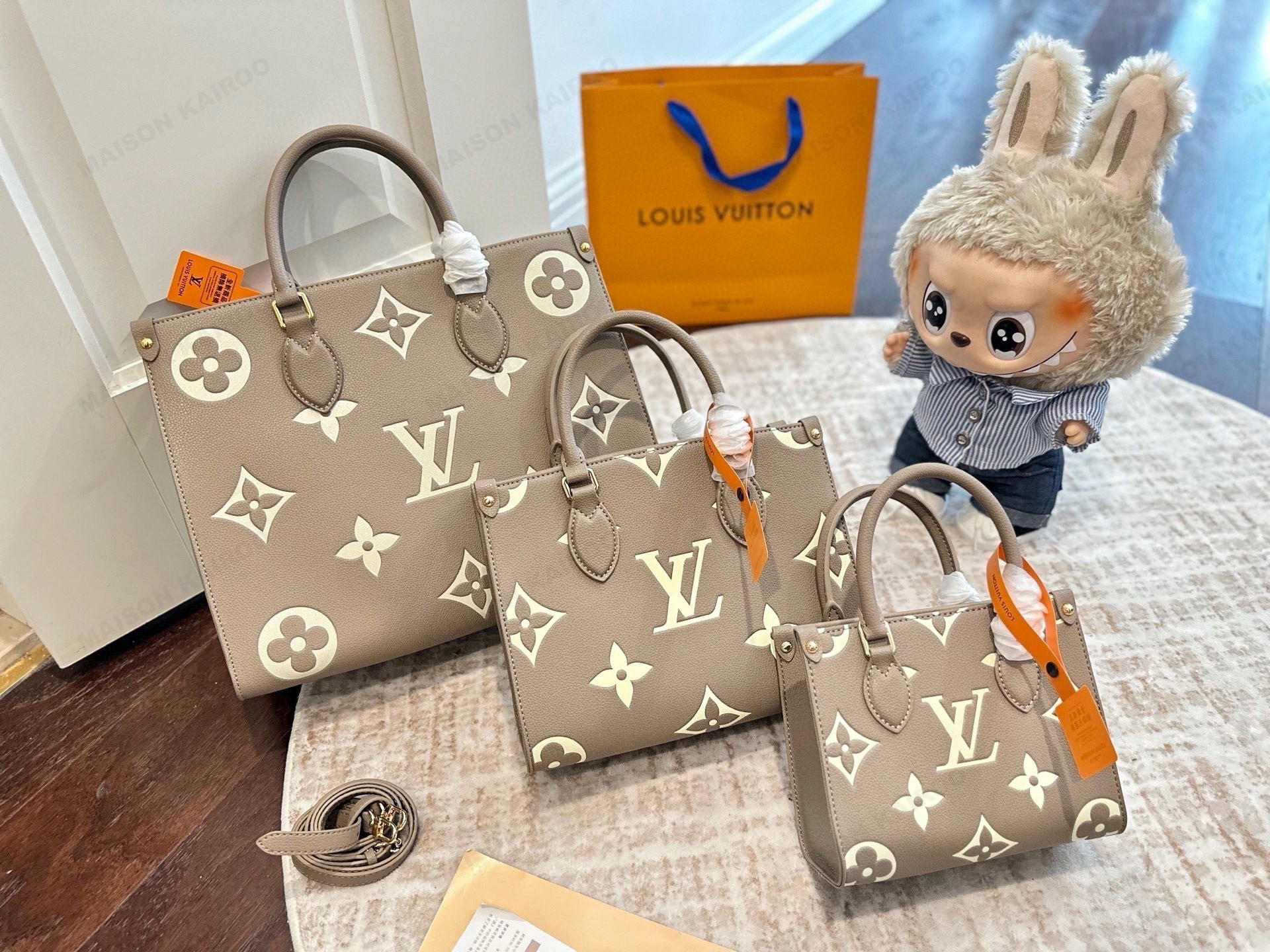 Louis Vuitton LV OnTheGo BB/PM/MM Taupe Giant Monogram Empreinte Leather Top Handle Tote Bag - KAIROO