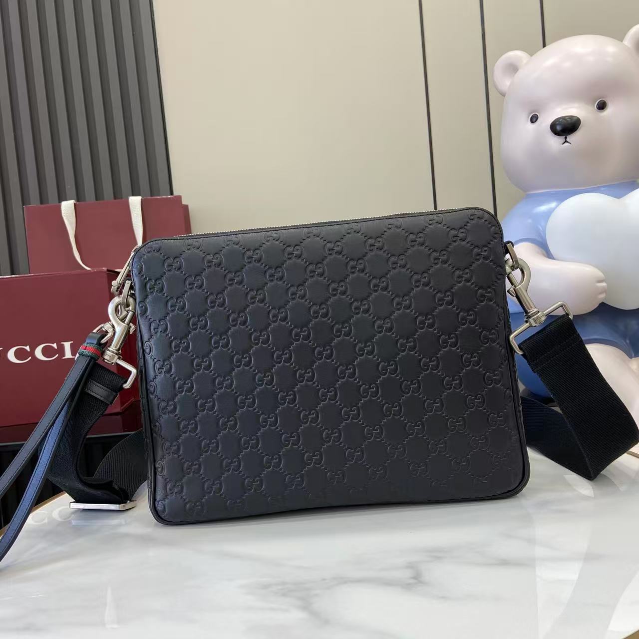 Gucci GG Emblem medium crossbody bag 850214