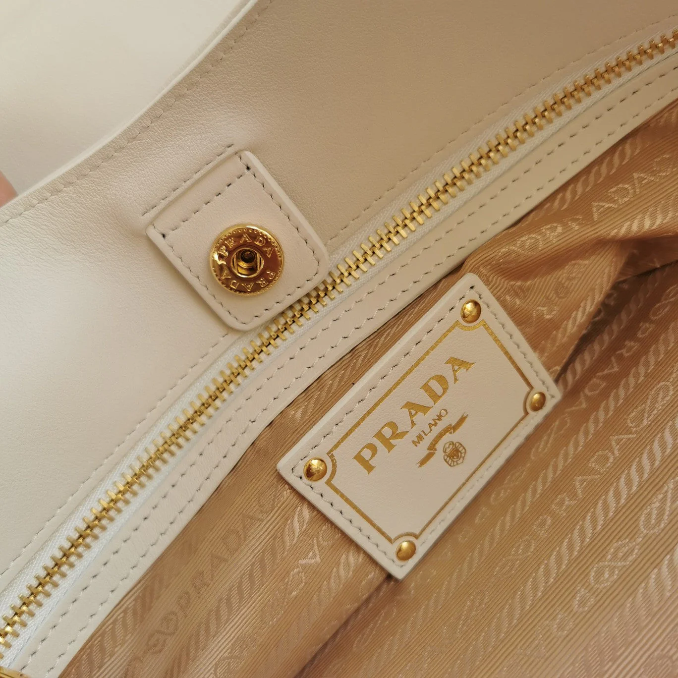 Prada CHAIN TOTE 39 SOFT WHITE CALFSKIN