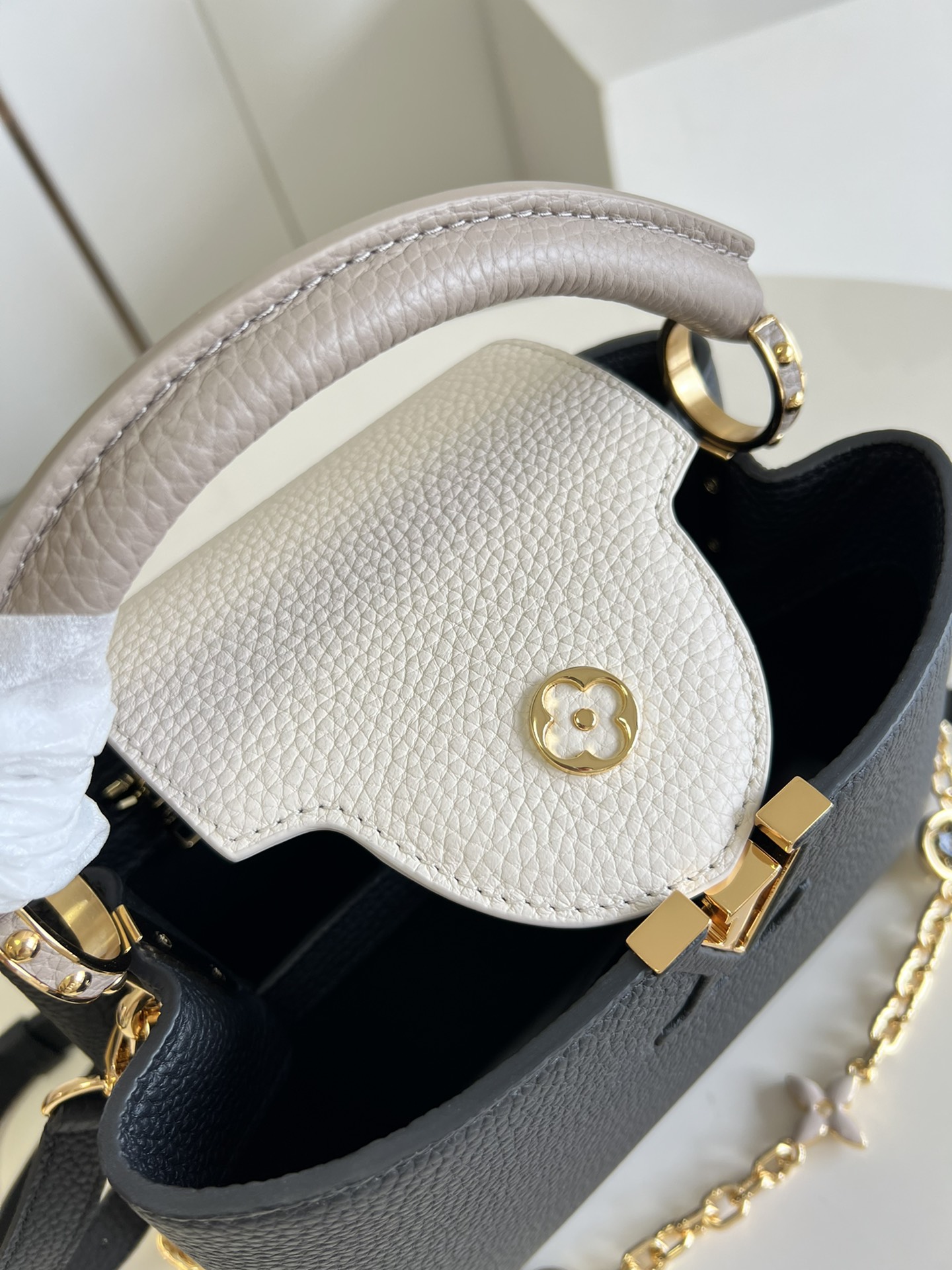 Louis Vuitton LV Z Capucines MM