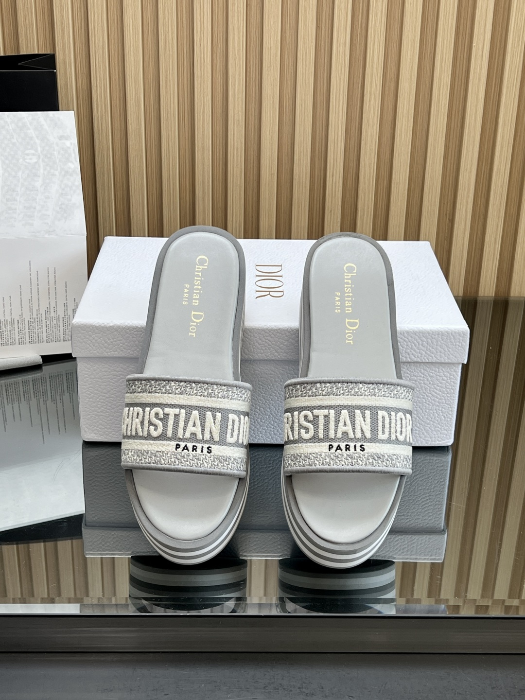 Women' Dior 𝐈𝐕𝐈𝐄𝐓𝐀 𝐃𝐖𝐀𝐘 Platform Slide