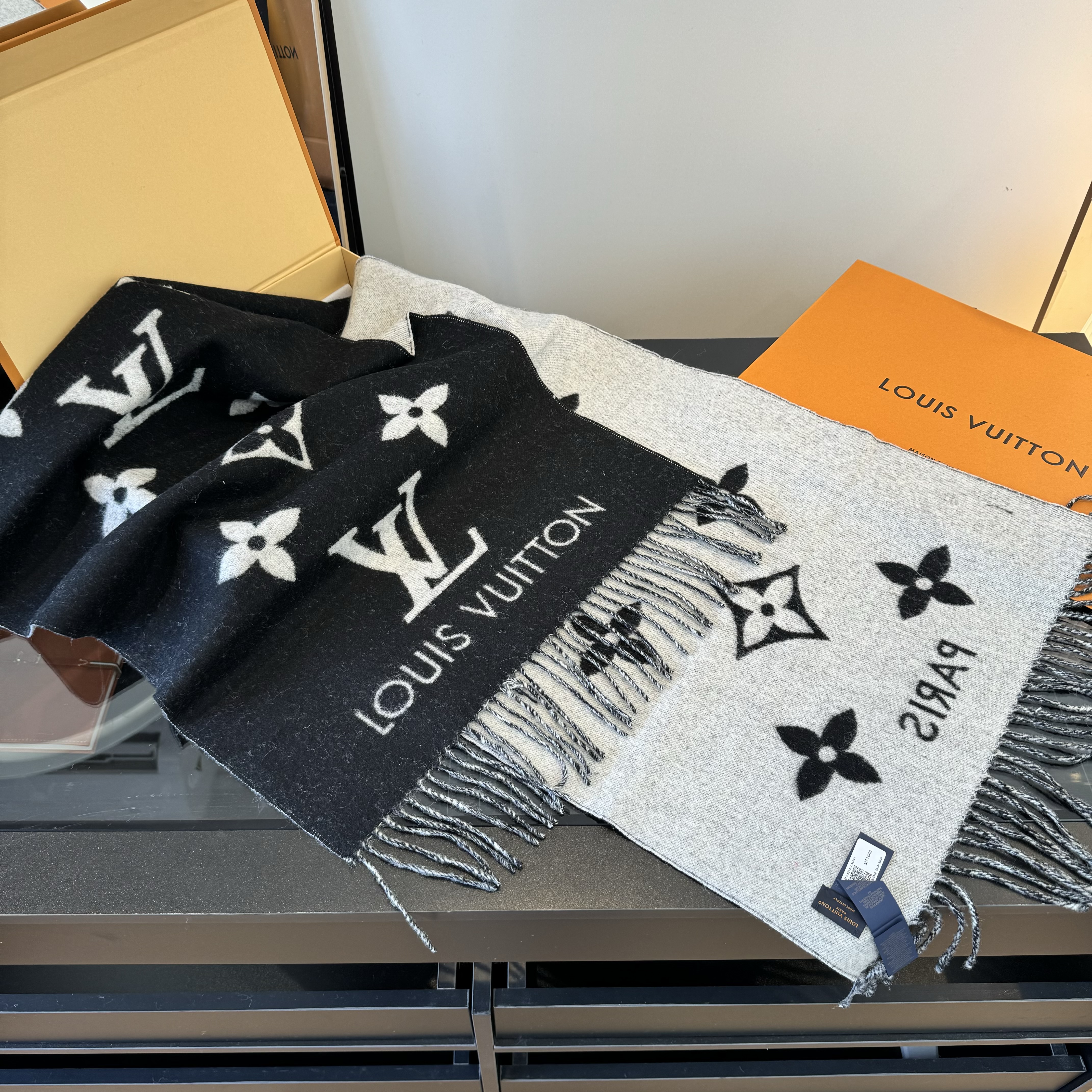 Louis Vuitton LV Reykjavik Monogram Scarf