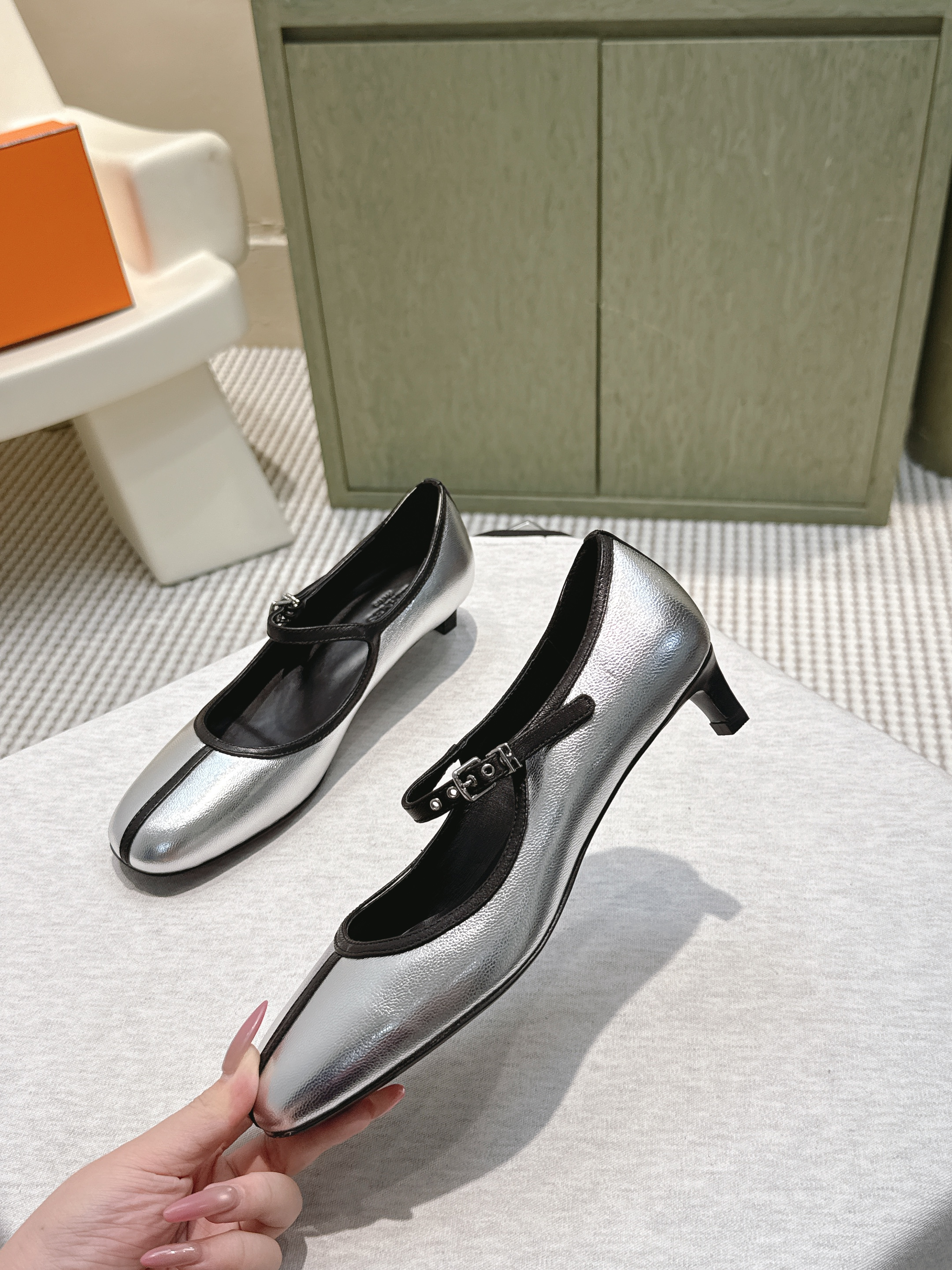 Hermes Women's Lilibeth 40 Pumps