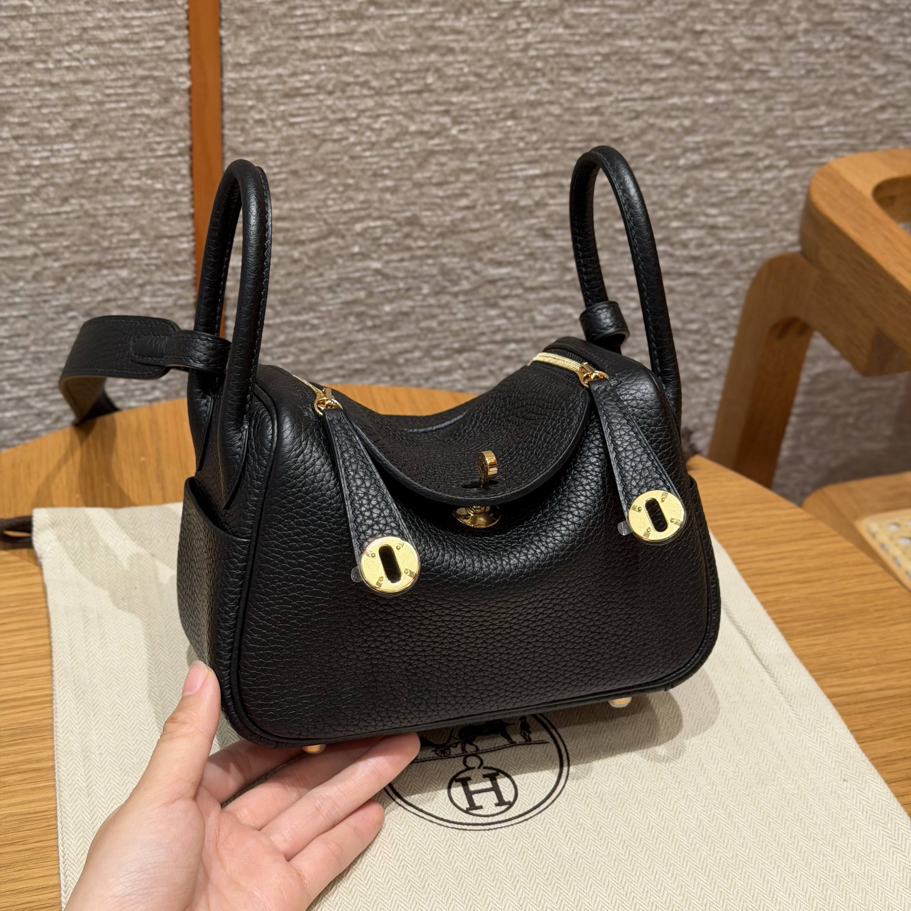 Hermes Black Clemence Mini Lindy 20