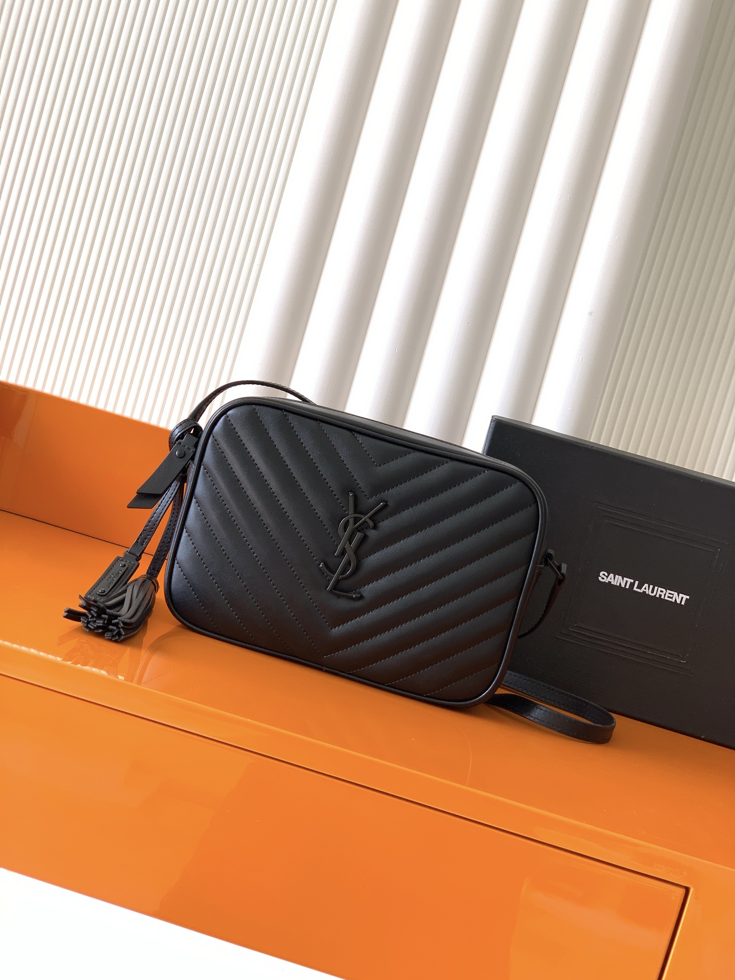 YSL Saint Laurent Lou Camera Bag in Quilted leather-Black