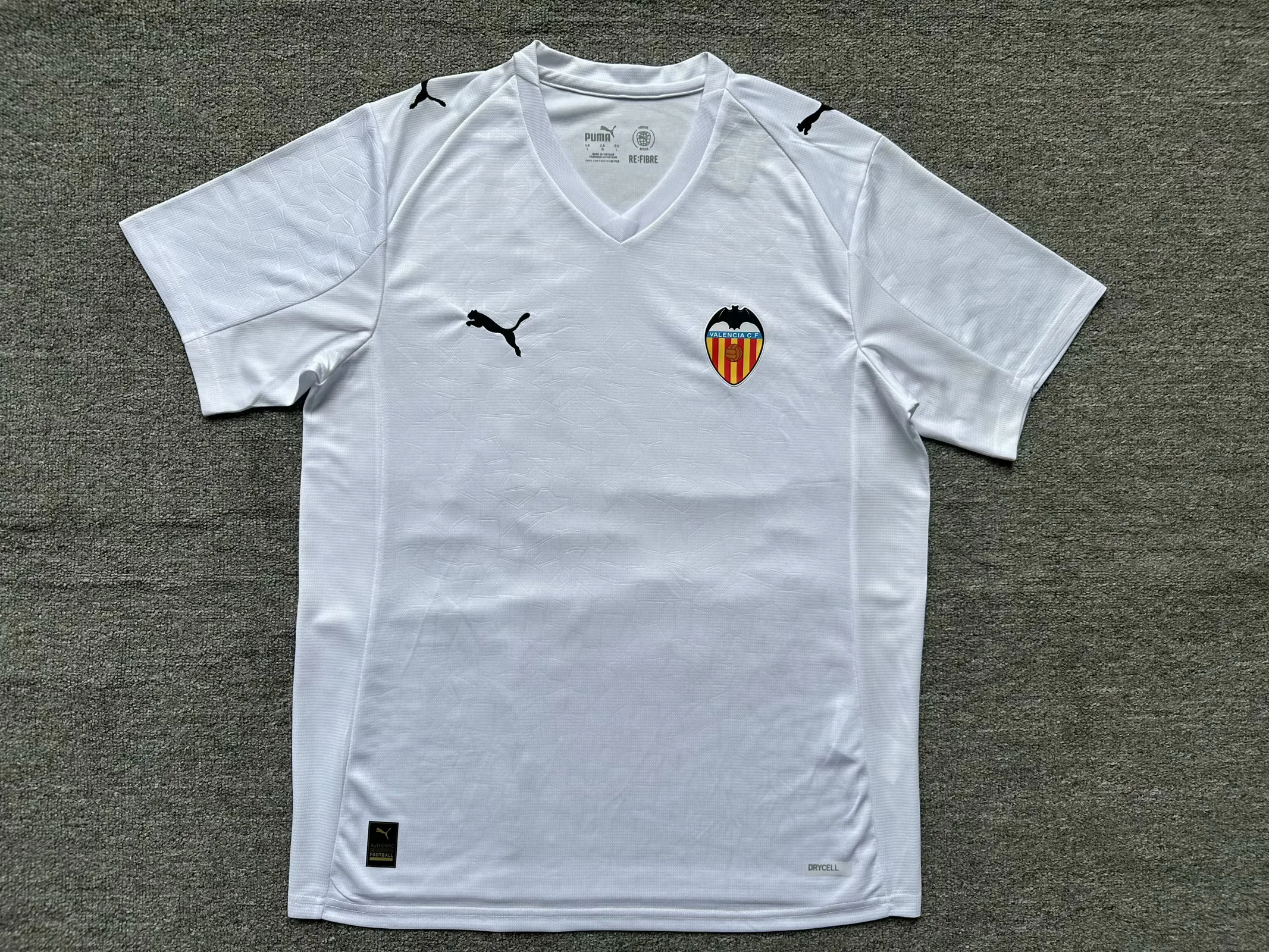 2025/26 Valencia Home White Fans Soccer Jersey 1:1 Thai Quality