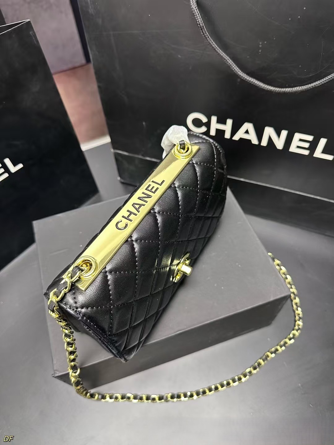 Chanel Trendy WOC 19CM Engraved Logo Top Bar Turnlock Quilted Leather Wallet On Chain Shoulder Bag - KAIROO