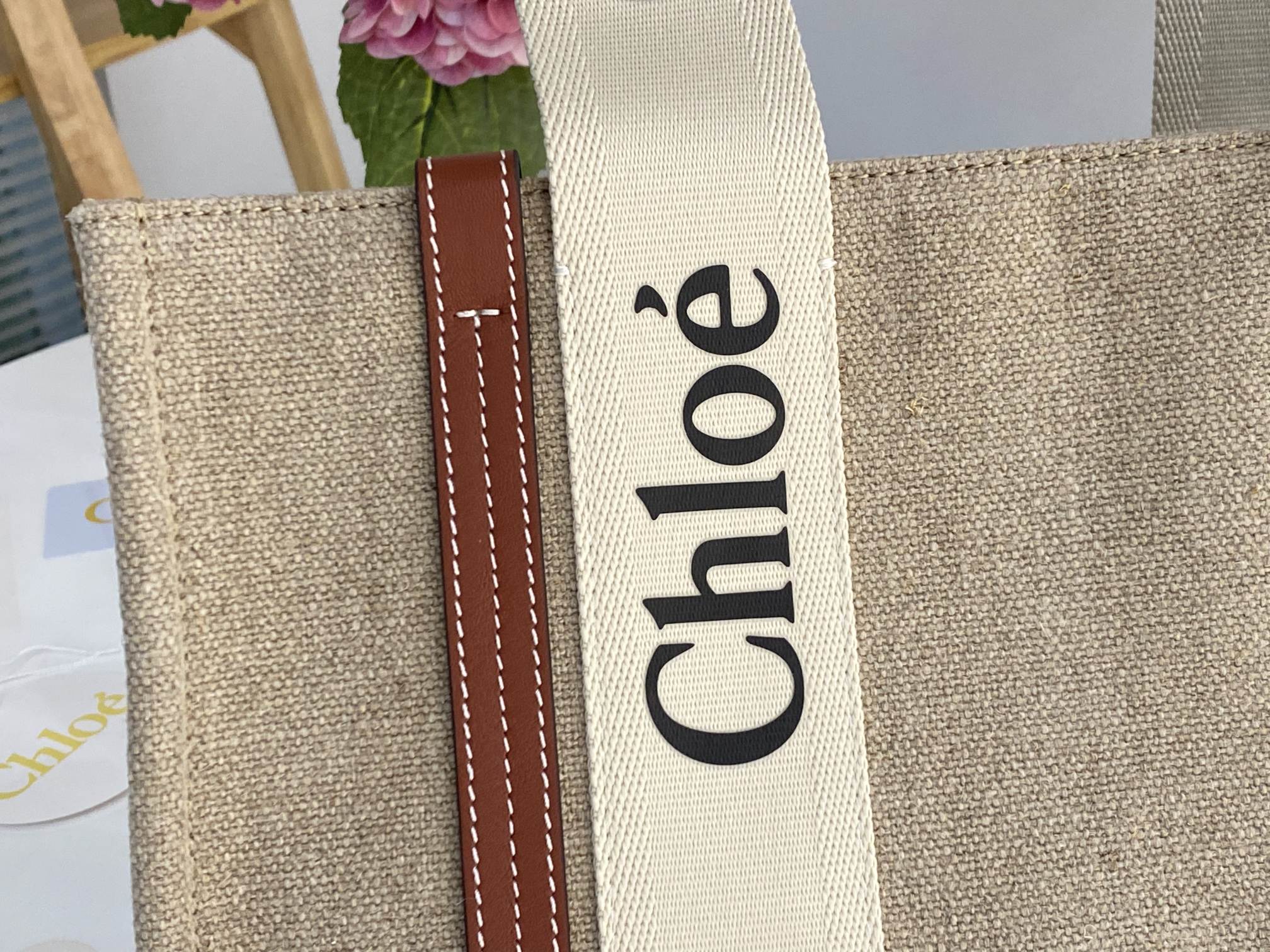 Chloe Medium Woody Tote Bag in Linen