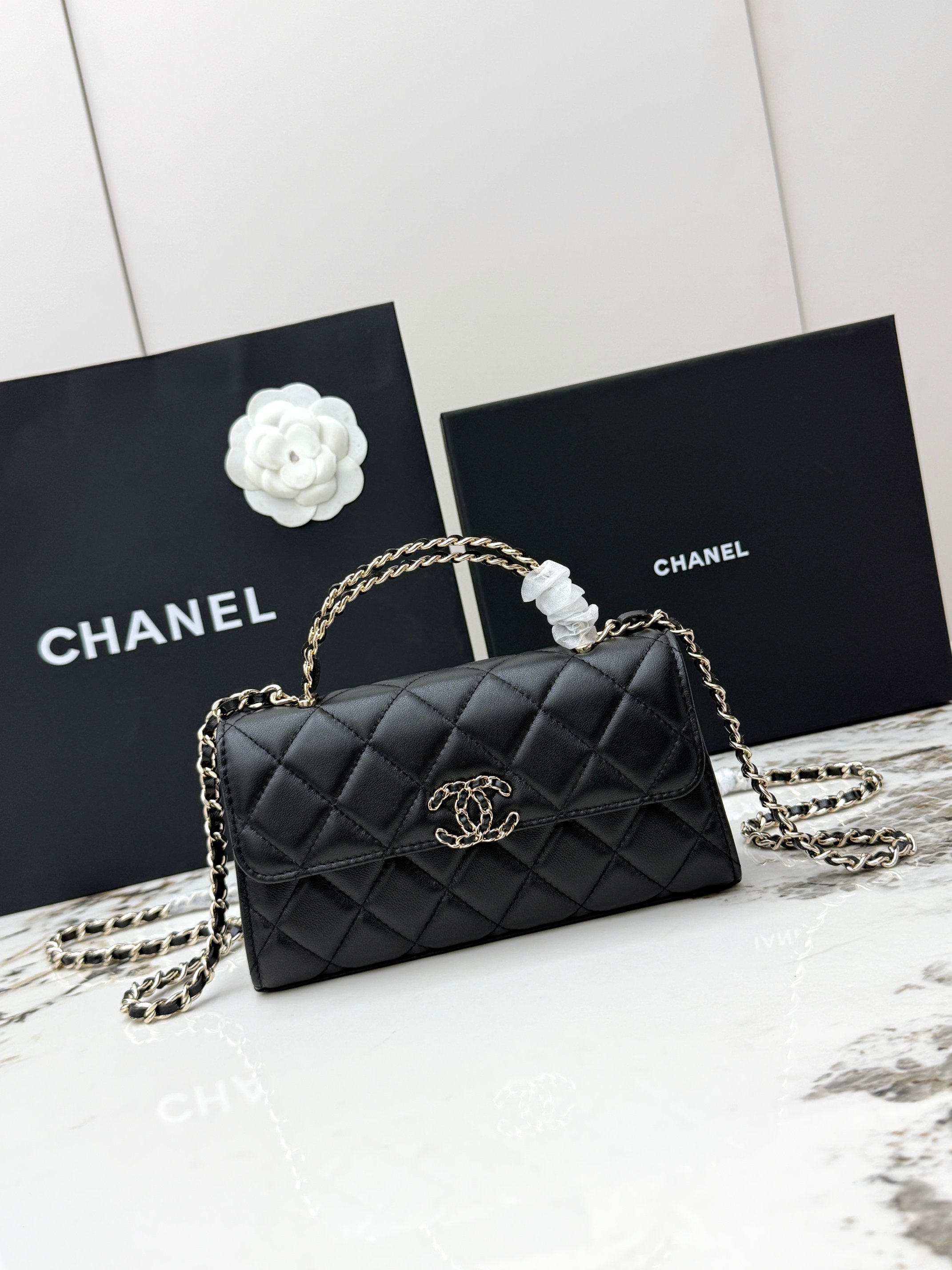 Chanel 23P Mini Kelly East-West Grained Leather Quilted Chain-Inlaid Top Handle Crossbody Bag/ 10A - KAIROO