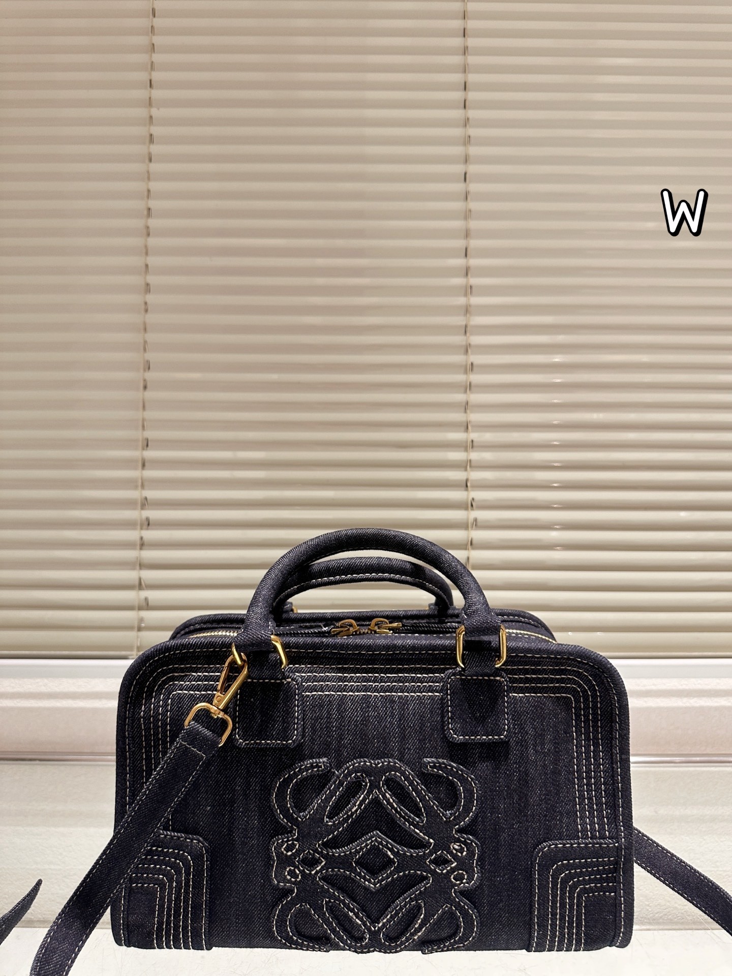 Loewe Amazona 23 Denim White Stitching Anagram Handle Shoulder Doctor Bag - KAIROO