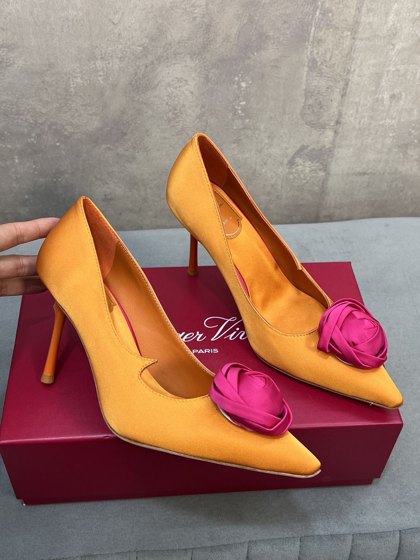 Roger Vivier Rose Vivier Lace Pump